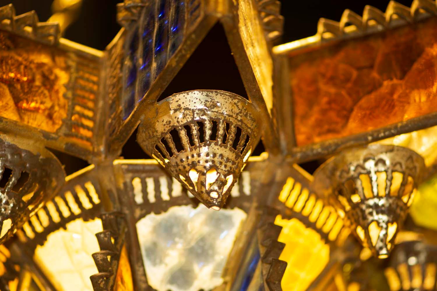 20ième siècle Lampe de synagogue marocaine du début du 20ème siècle en étain et verre en vente