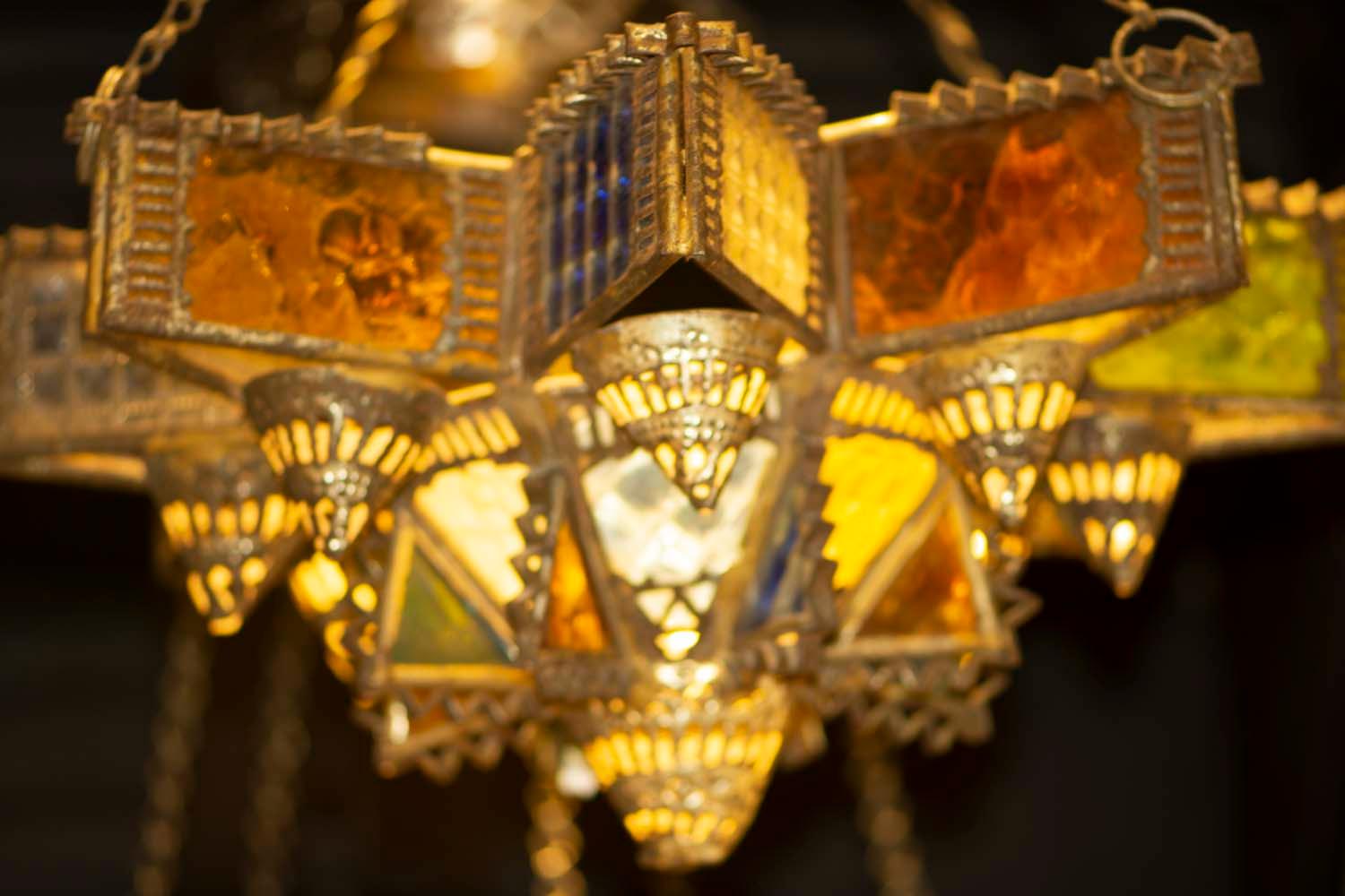 Lampe de synagogue marocaine du début du 20ème siècle en étain et verre en vente 1