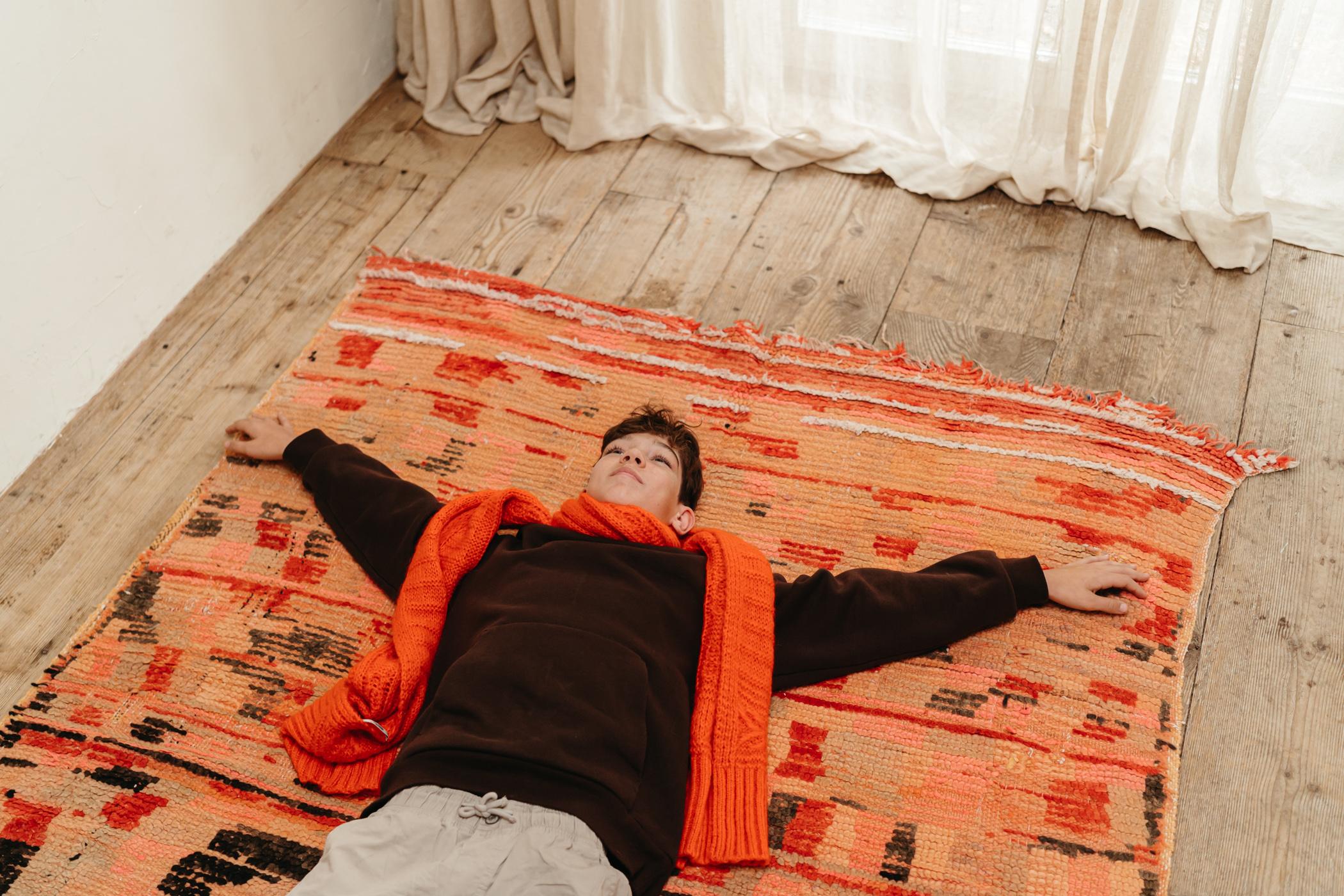 Marokko-Teppich aus dem frühen 20. Jahrhundert ... leuchtende Farben ... im Angebot 5