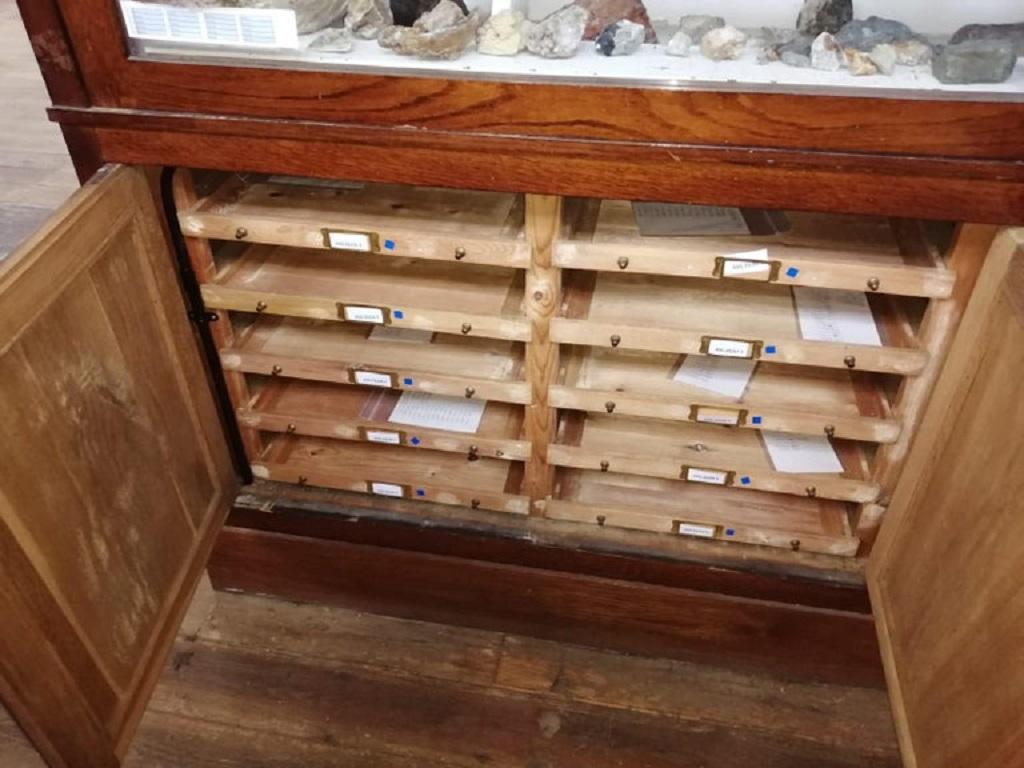 museumsvitrinen gebraucht