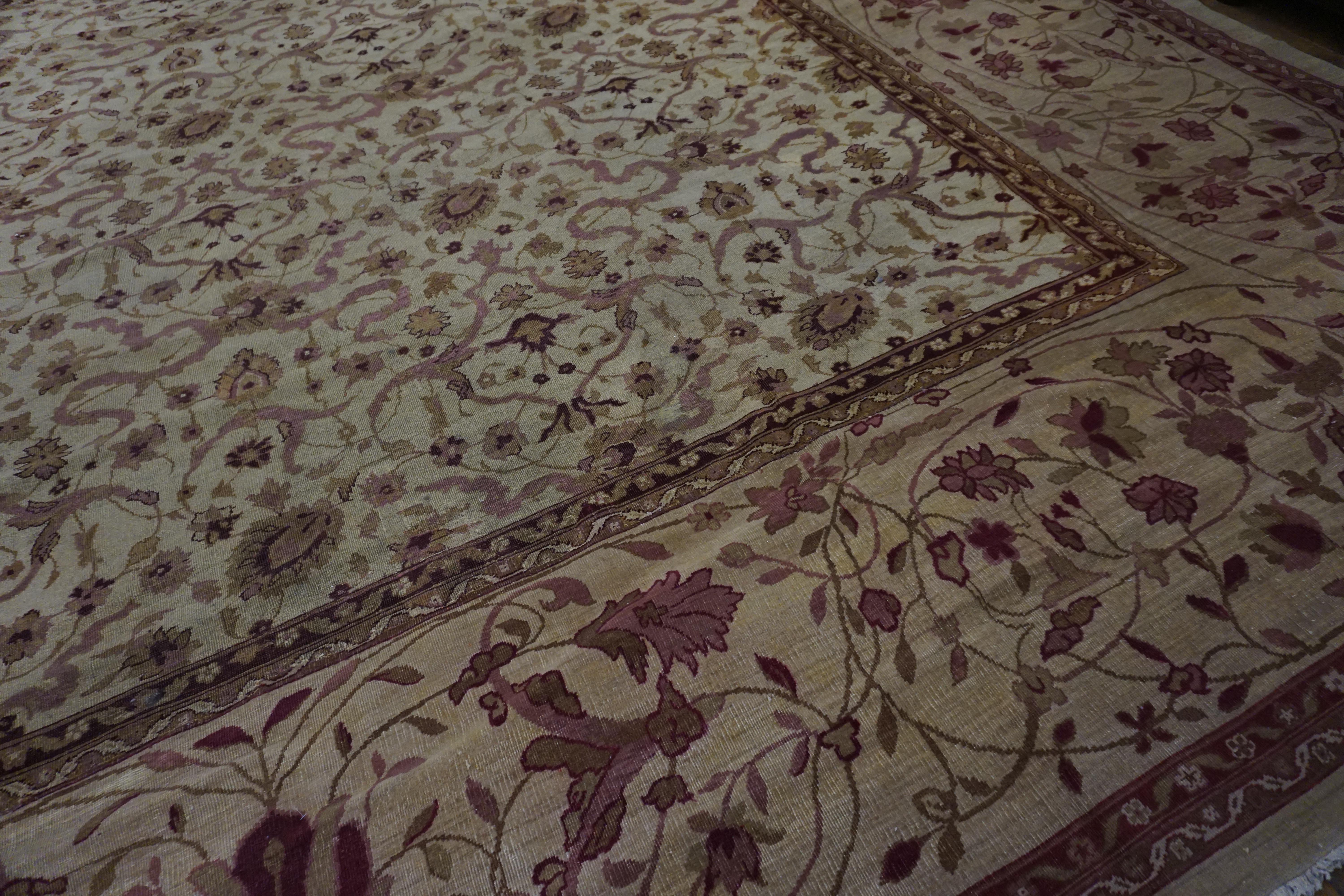 Early 20th Century N. Indian Amritsar Carpet ( 17' x 22' - 518 x 671 ) For Sale 4