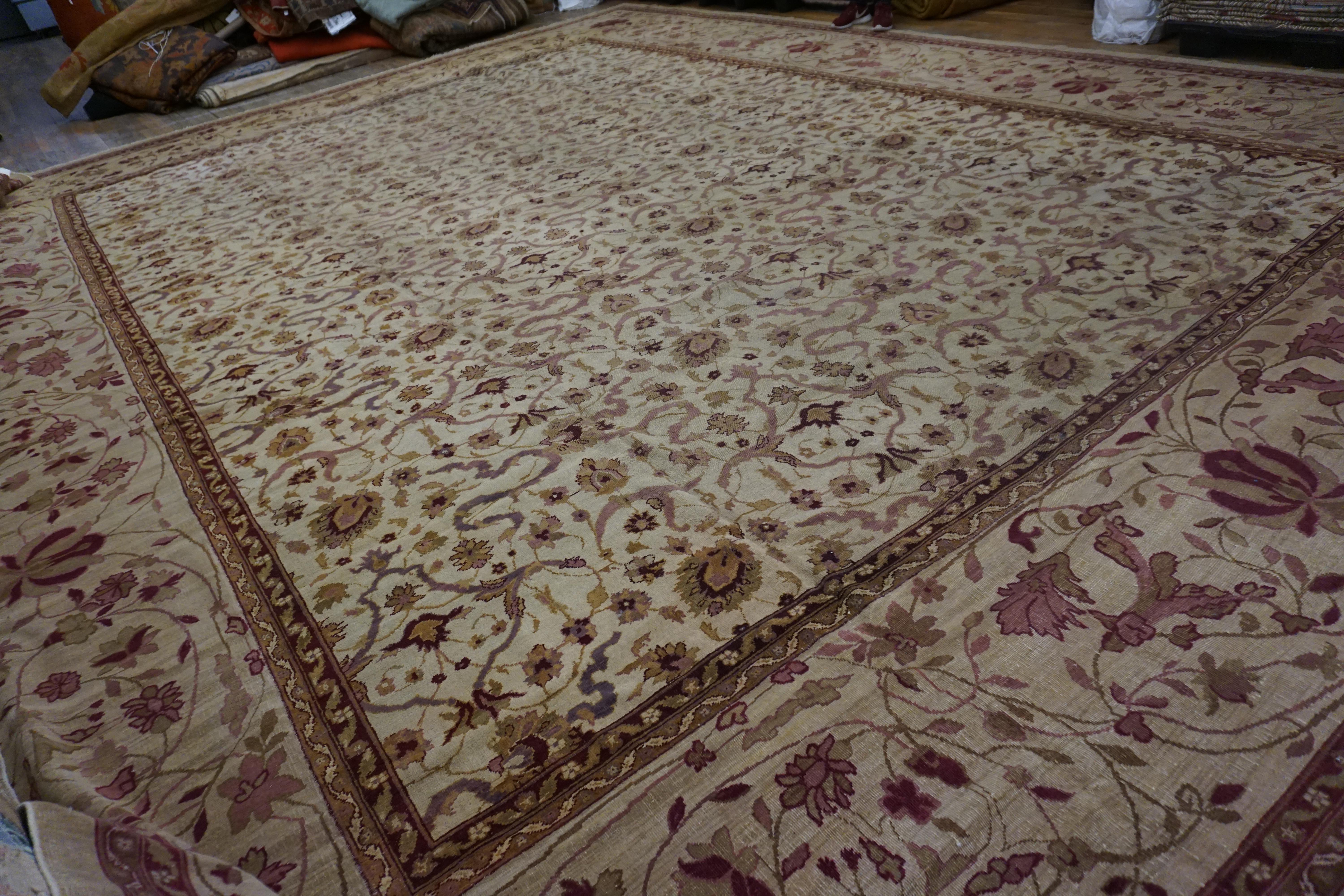 Early 20th Century N. Indian Amritsar Carpet ( 17' x 22' - 518 x 671 ) For Sale 1