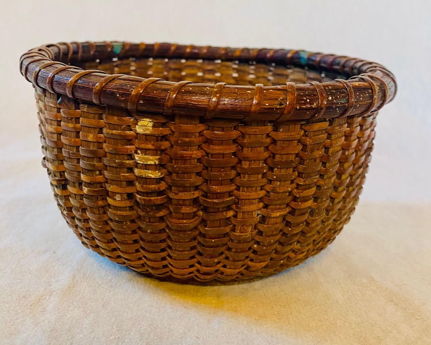 Folk Art Early 20th Century Nantucket Basket Attributed to the Coffin School, circa 1910