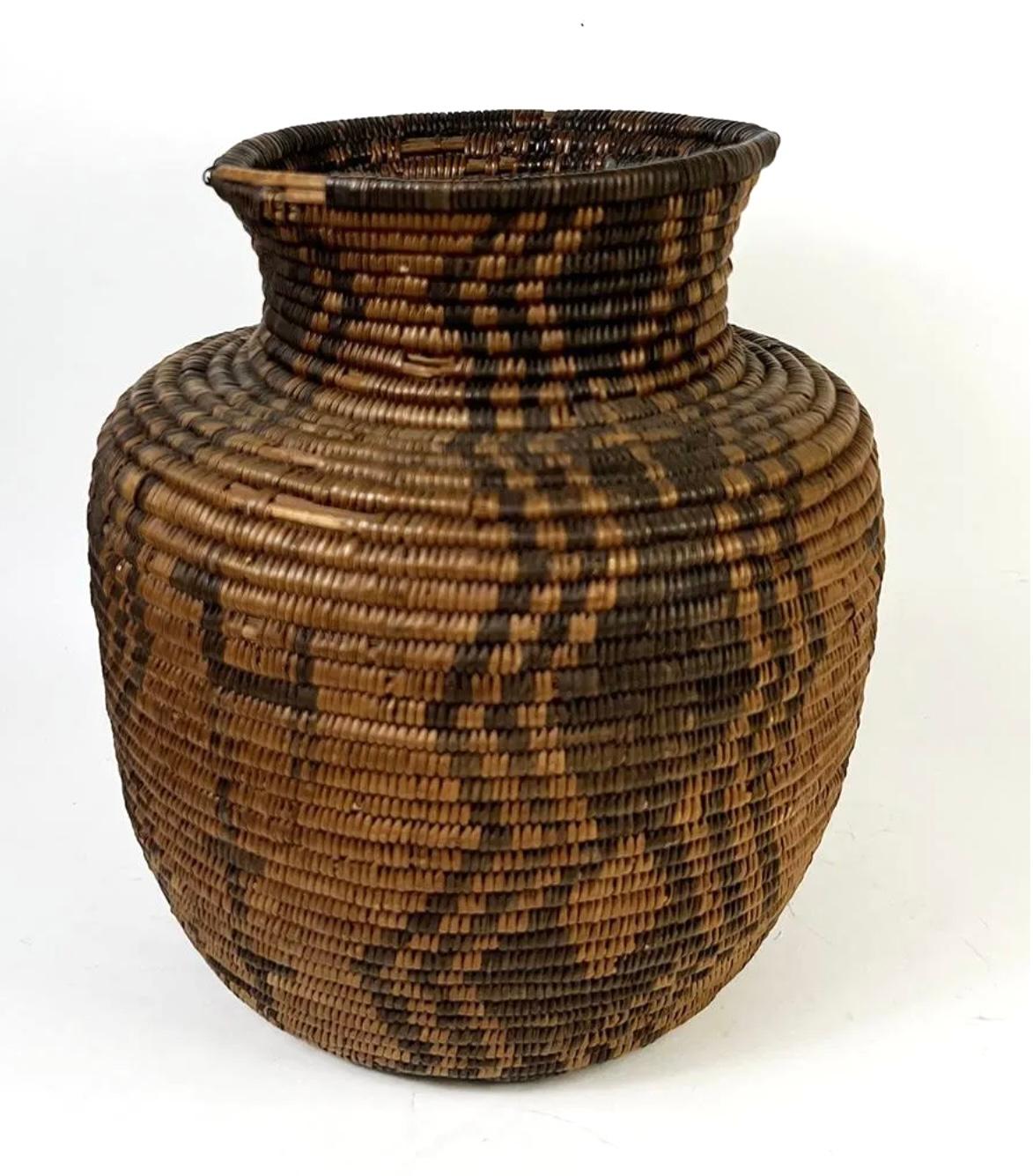 Natural Fiber Early 20th Century Native American Apache Olla Basket For Sale