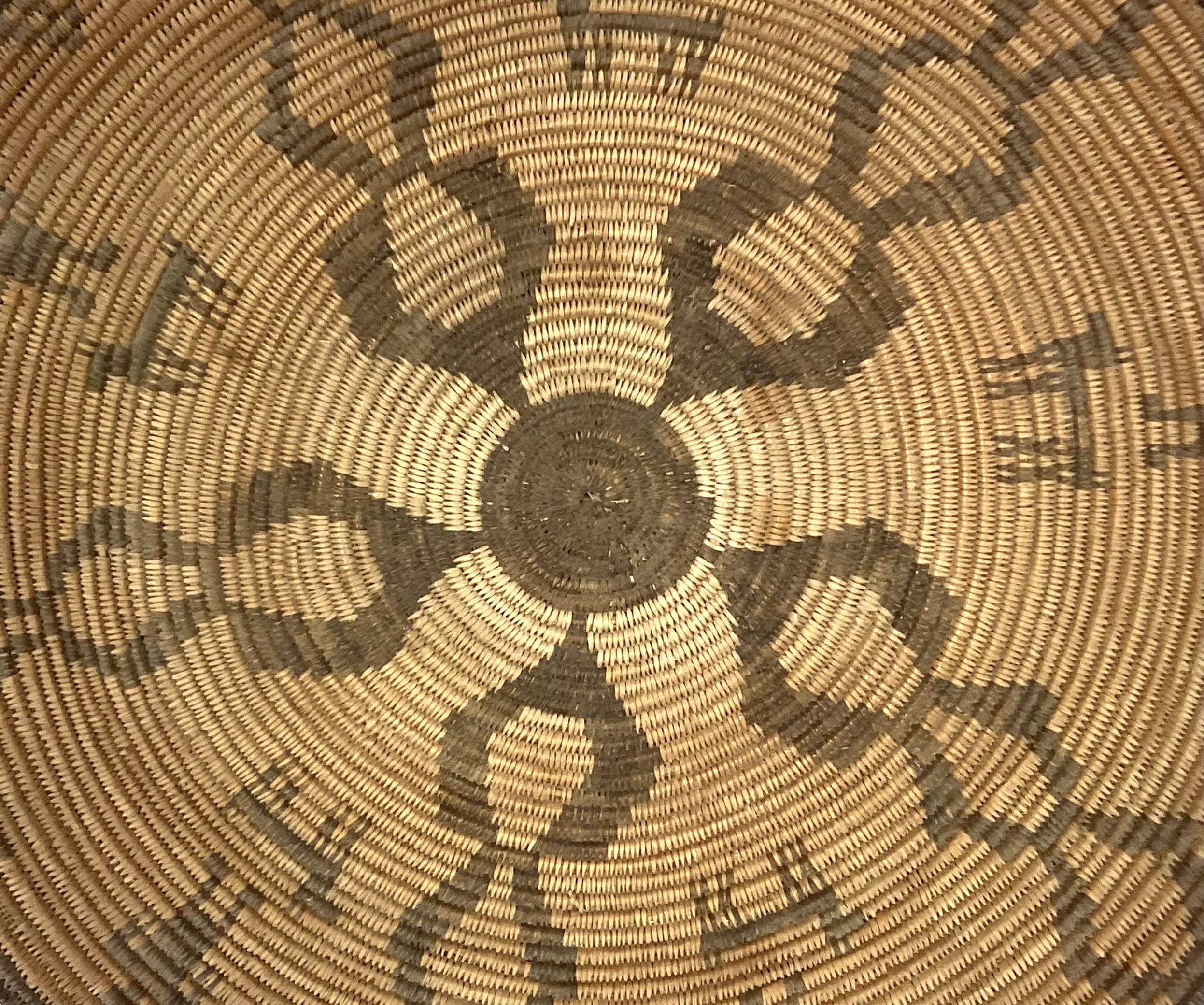 Early 20th Century Native American Indian Apache Coil Basket For Sale 8