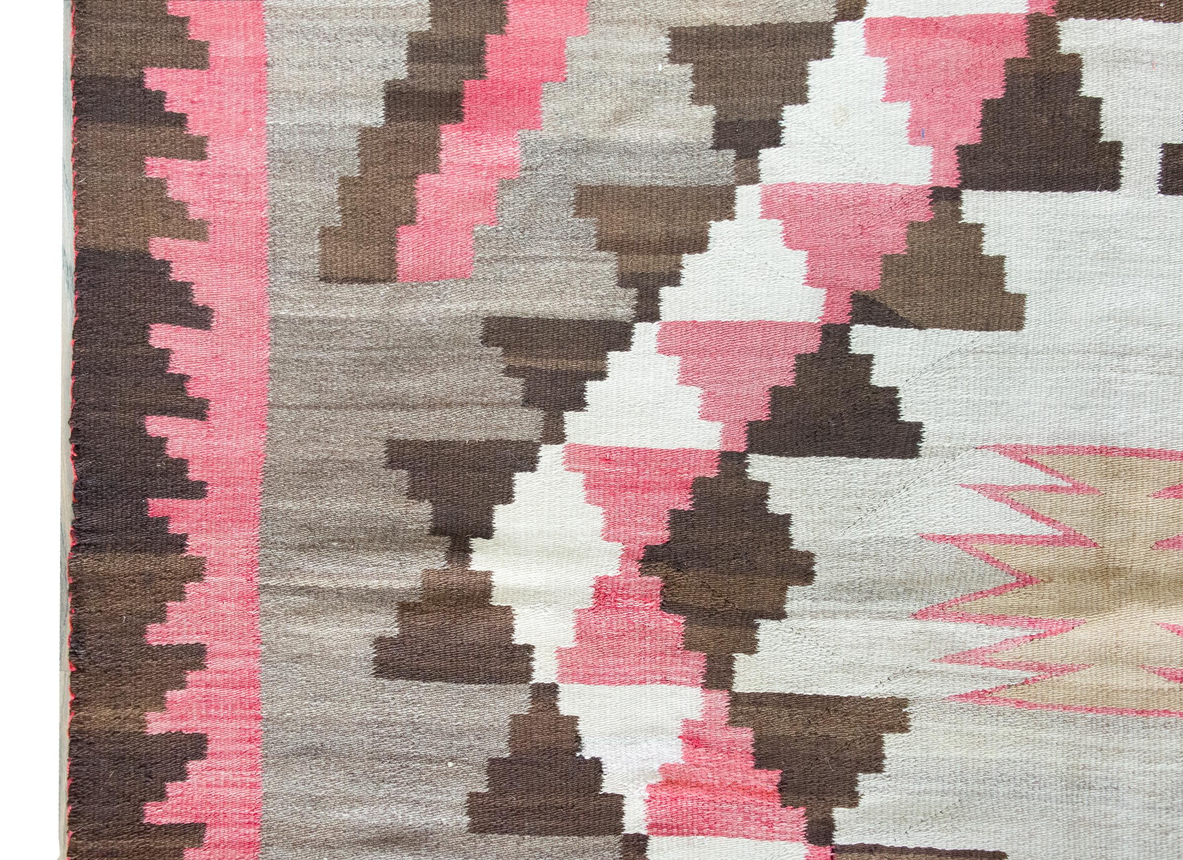 Early 20th Century Native American Navajo Rug In Good Condition For Sale In Chicago, IL