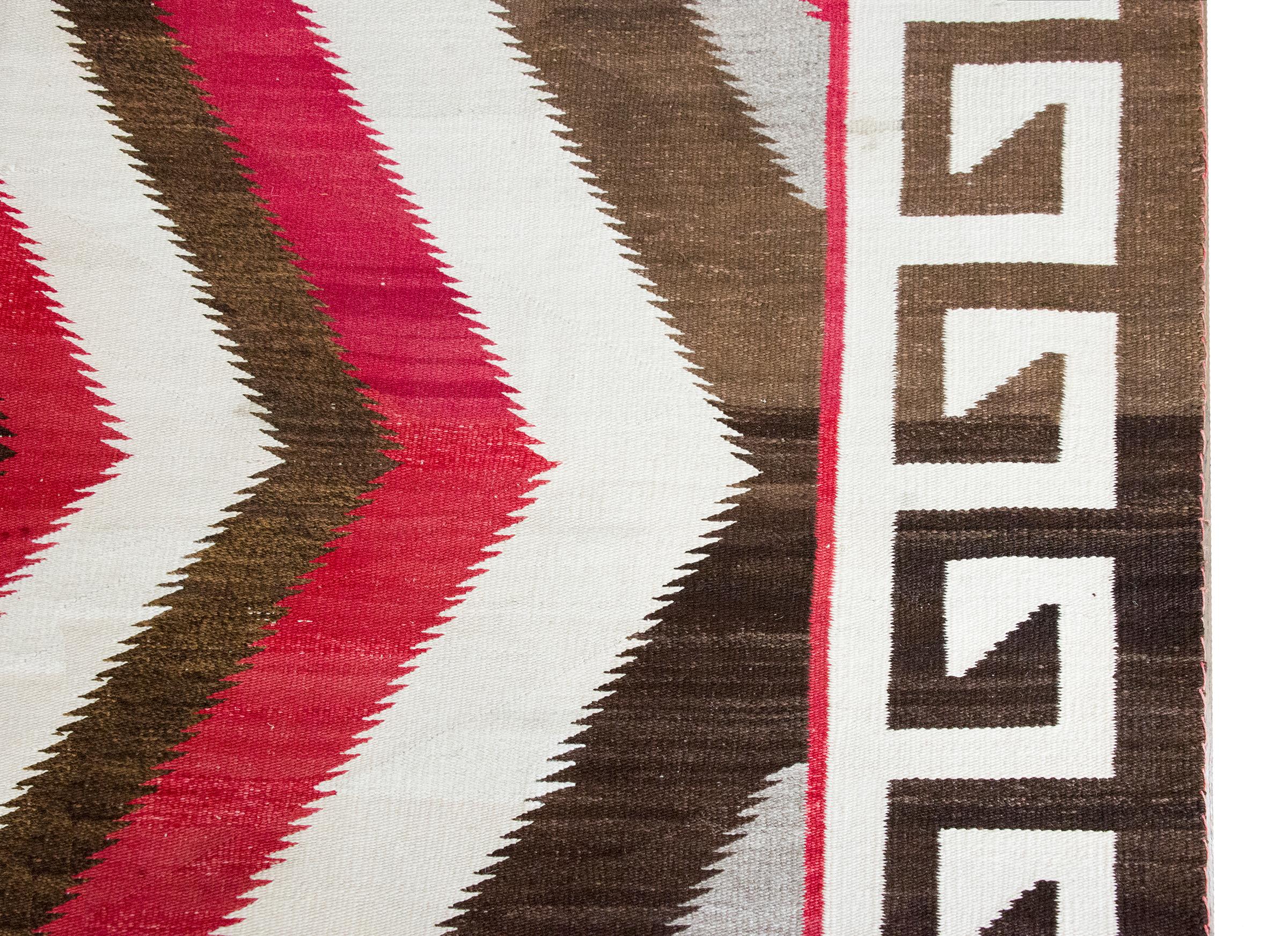 Navajo-Teppich der amerikanischen Ureinwohner aus dem frühen 20. (Frühes 20. Jahrhundert) im Angebot