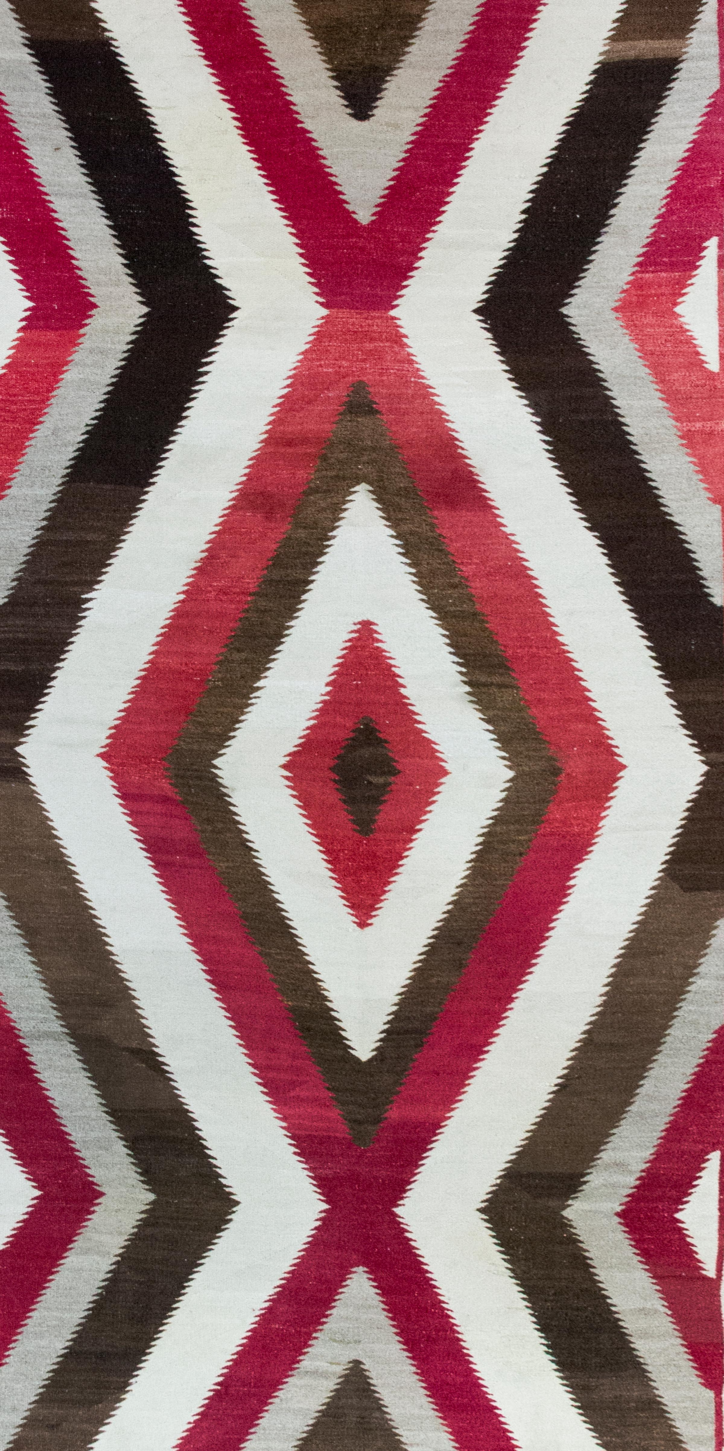Navajo-Teppich der amerikanischen Ureinwohner aus dem frühen 20. (Wolle) im Angebot