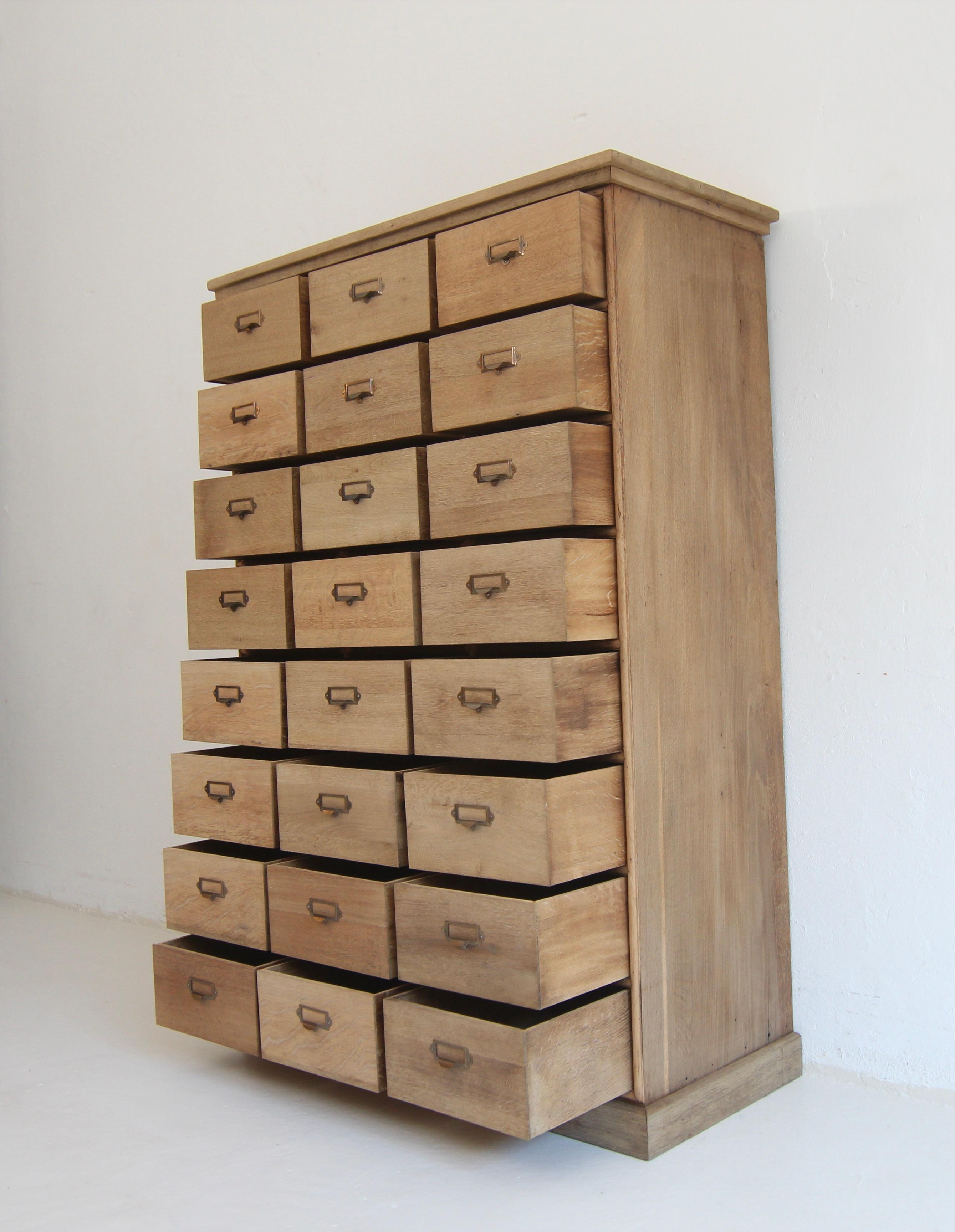 XX secolo Cassettiera in Oak Nature dei primi del Novecento in vendita