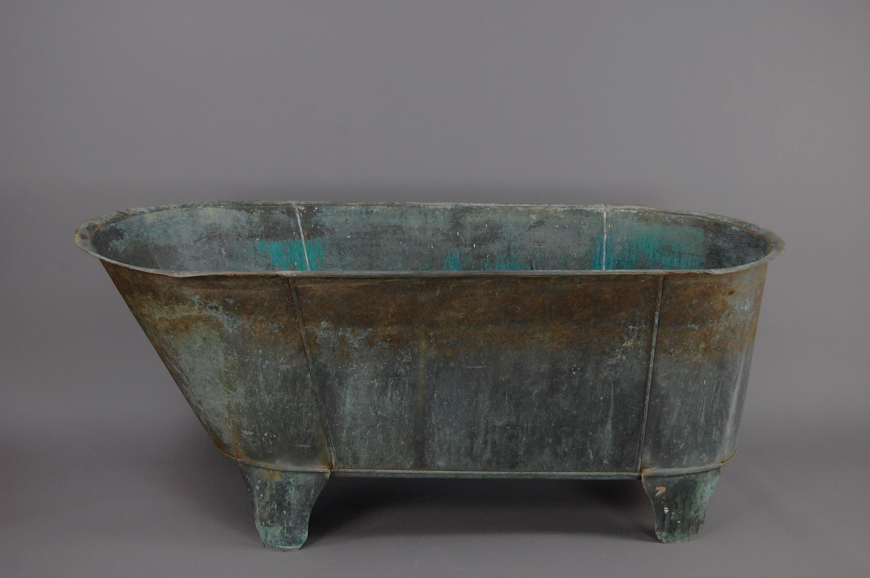 Early 20th Century Naturally Patinated Copper Bath 2