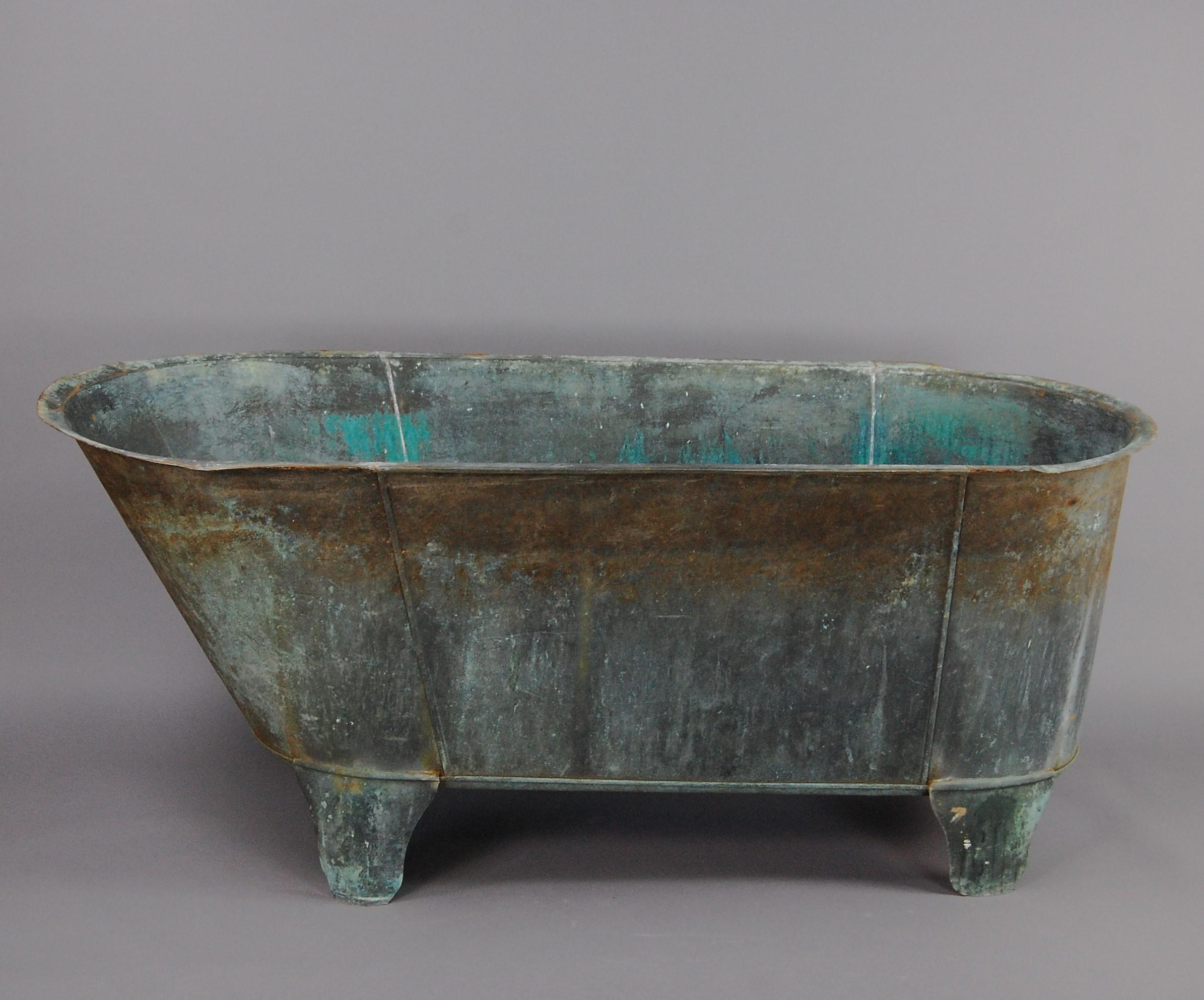 Early 20th Century Naturally Patinated Copper Bath 3