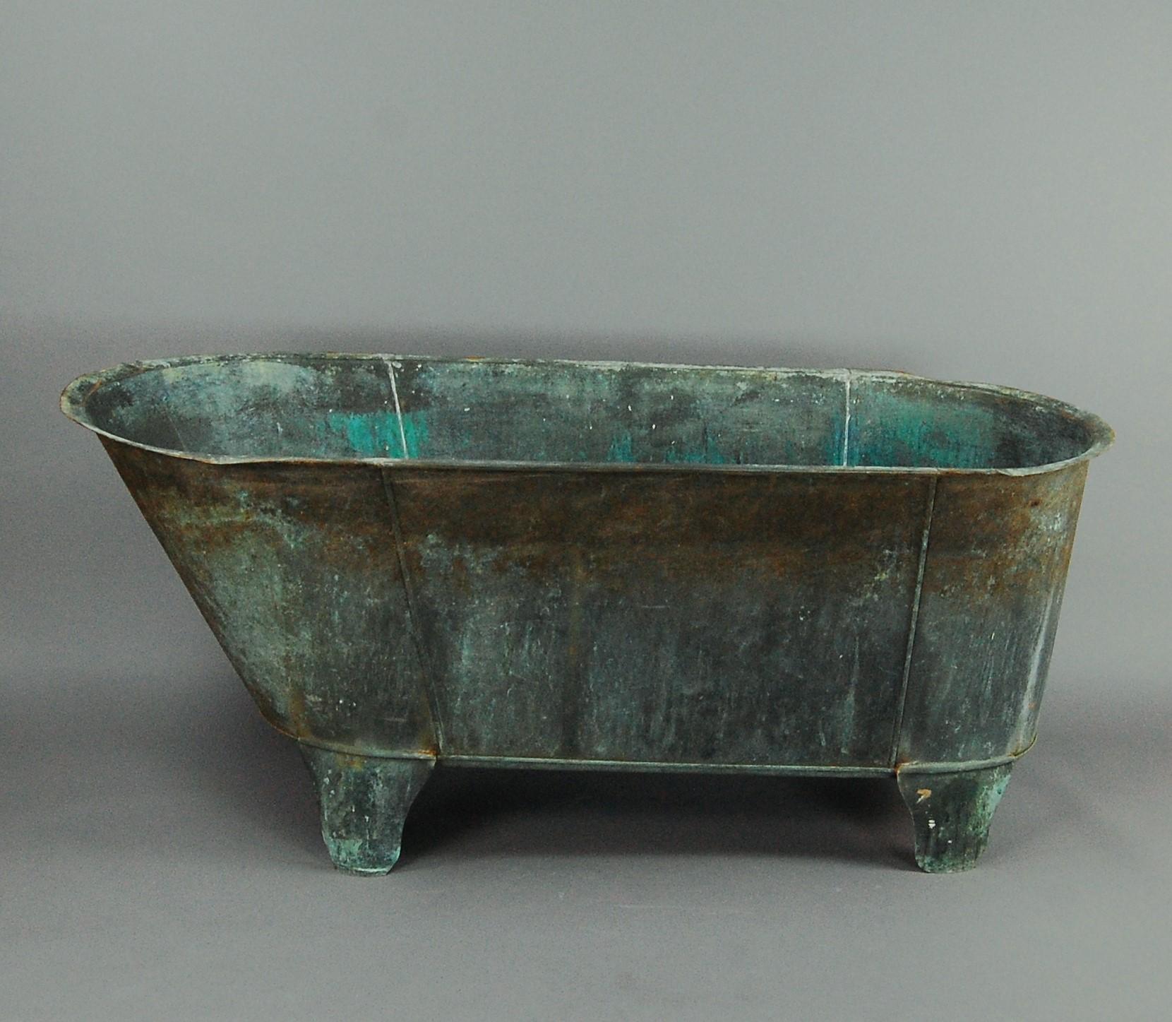 Early 20th Century Naturally Patinated Copper Bath 4