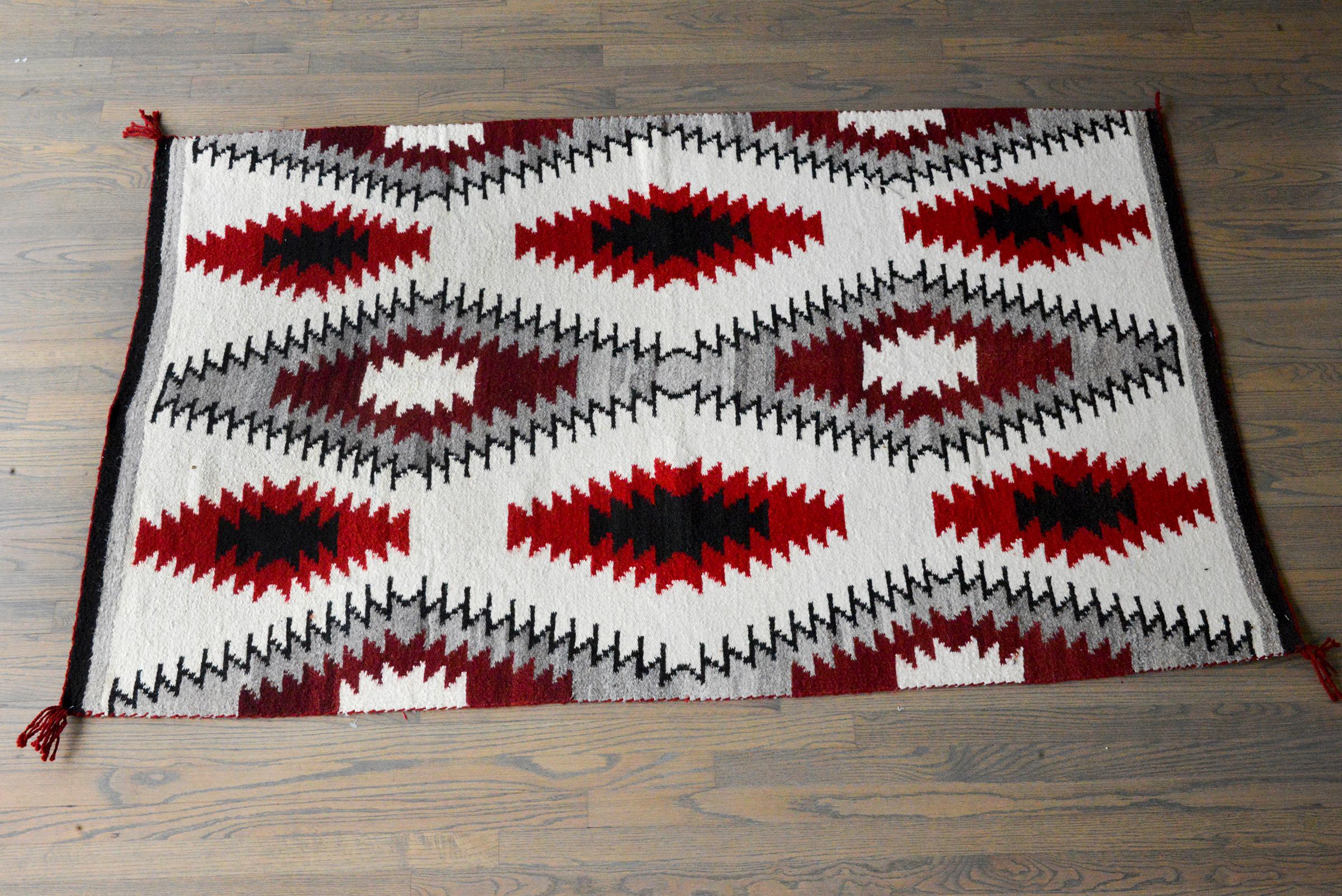 Early 20th Century Navajo Rug For Sale 3