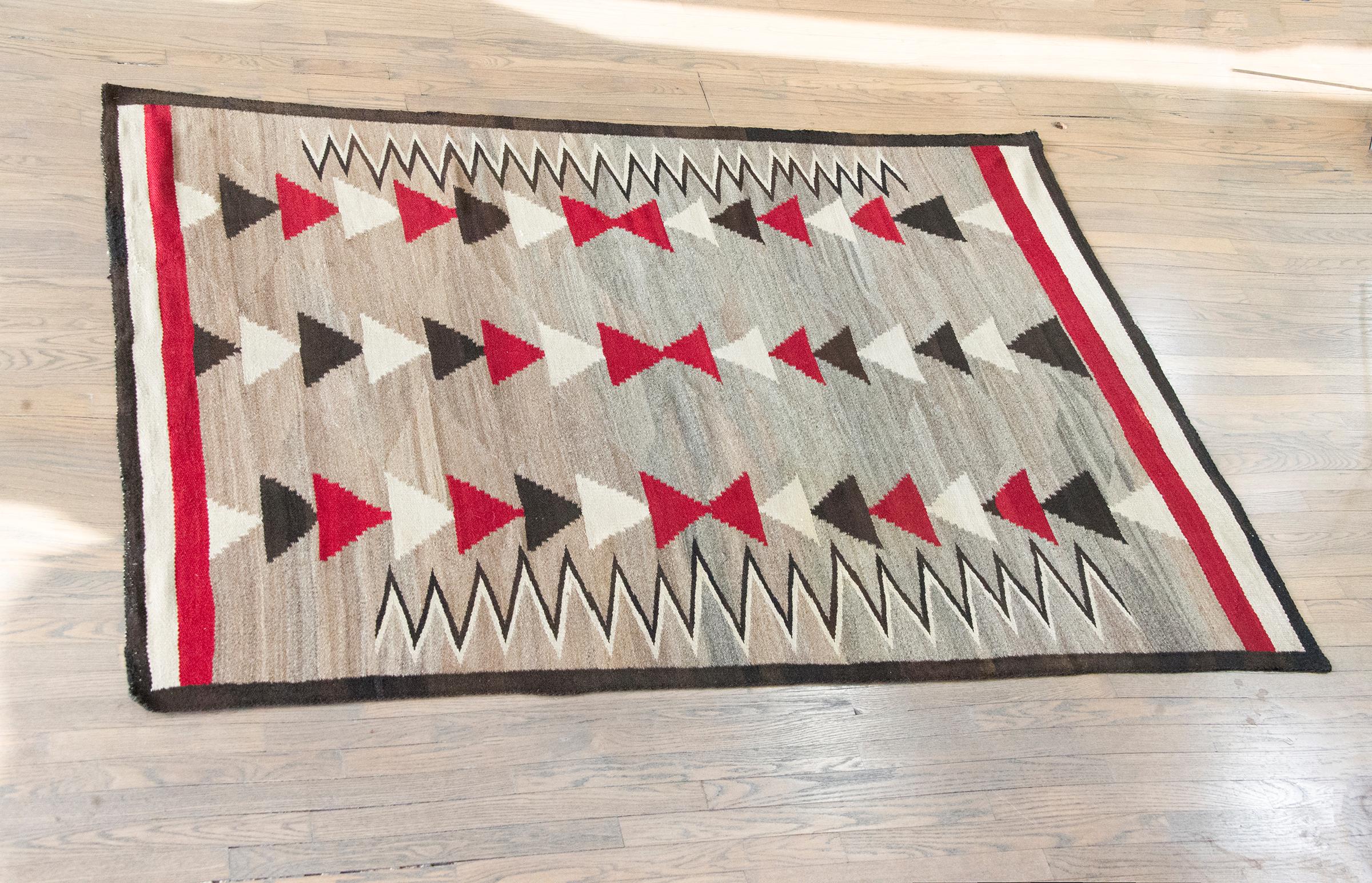 Early 20th Century Navajo Rug For Sale 8