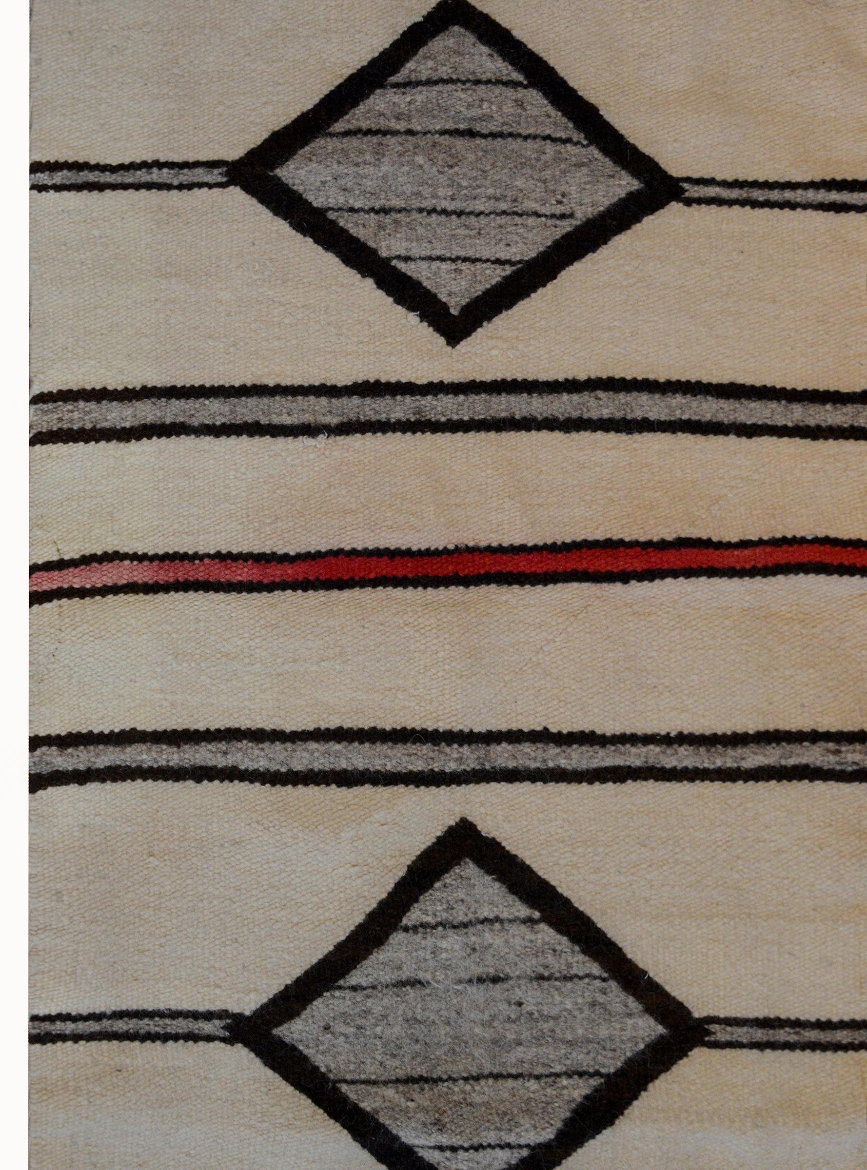 Early 20th Century Navajo Rug In Good Condition In Chicago, IL