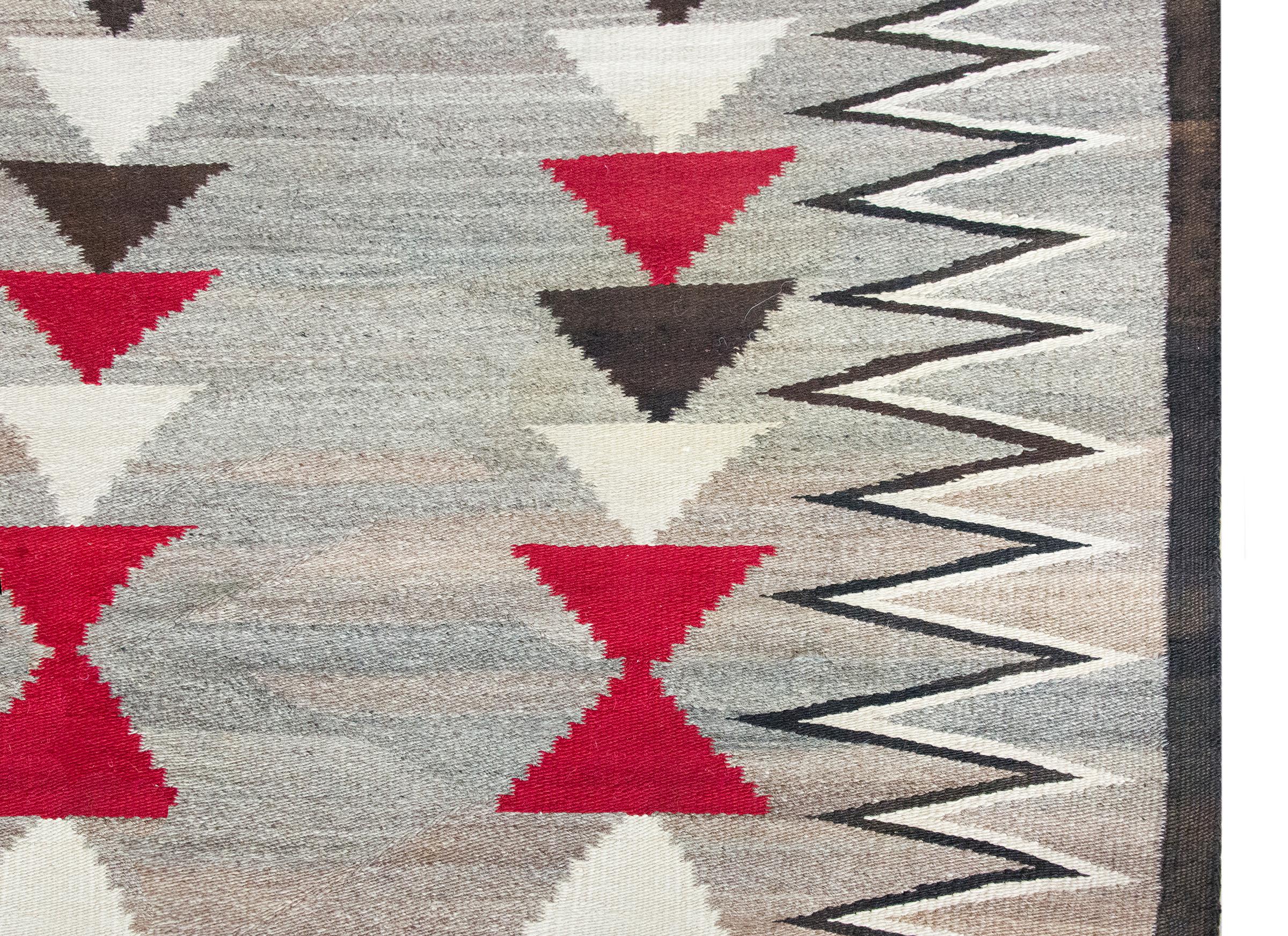Early 20th Century Navajo Rug In Good Condition For Sale In Chicago, IL