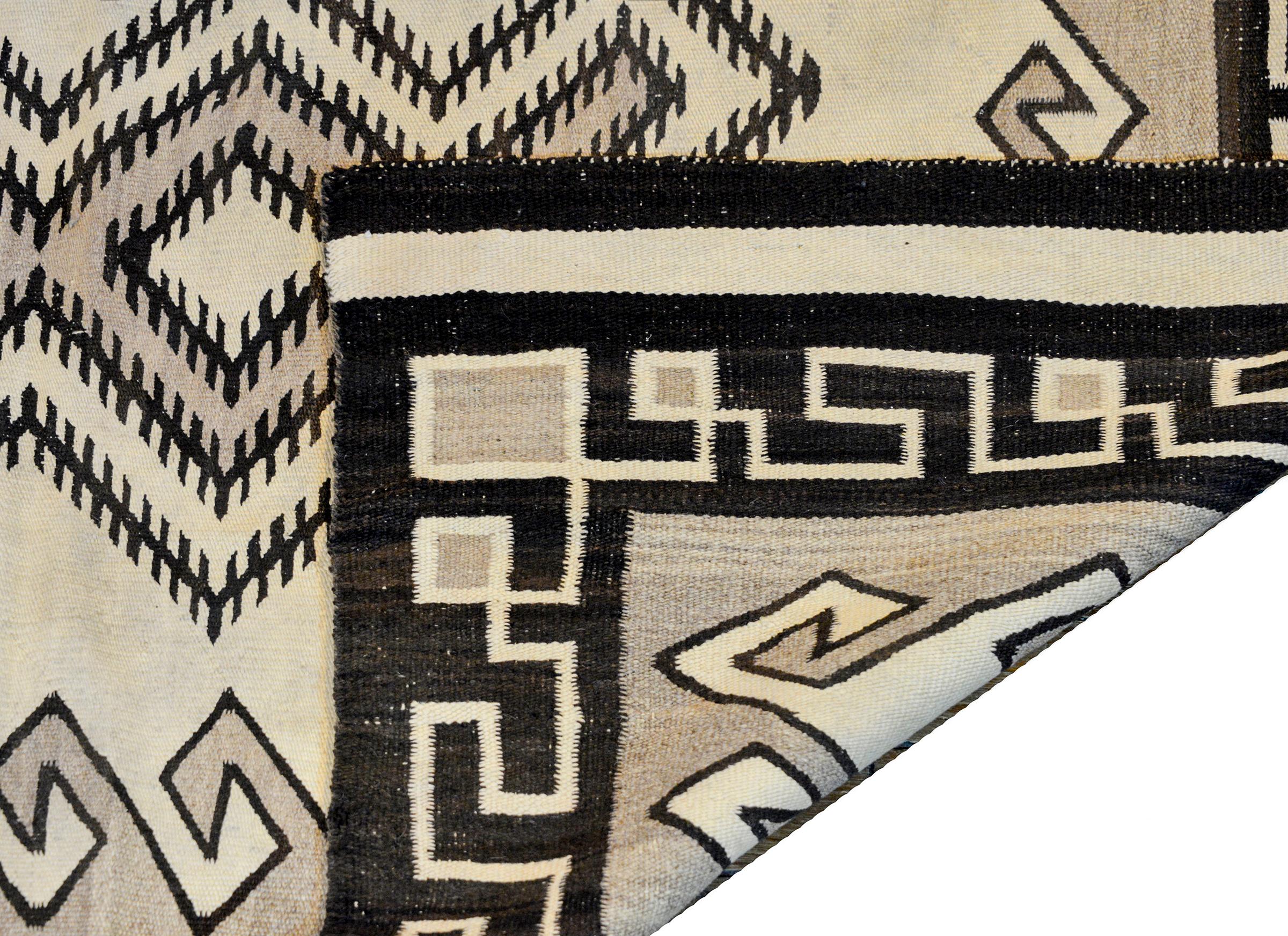 Early 20th Century Navajo Rug For Sale 1