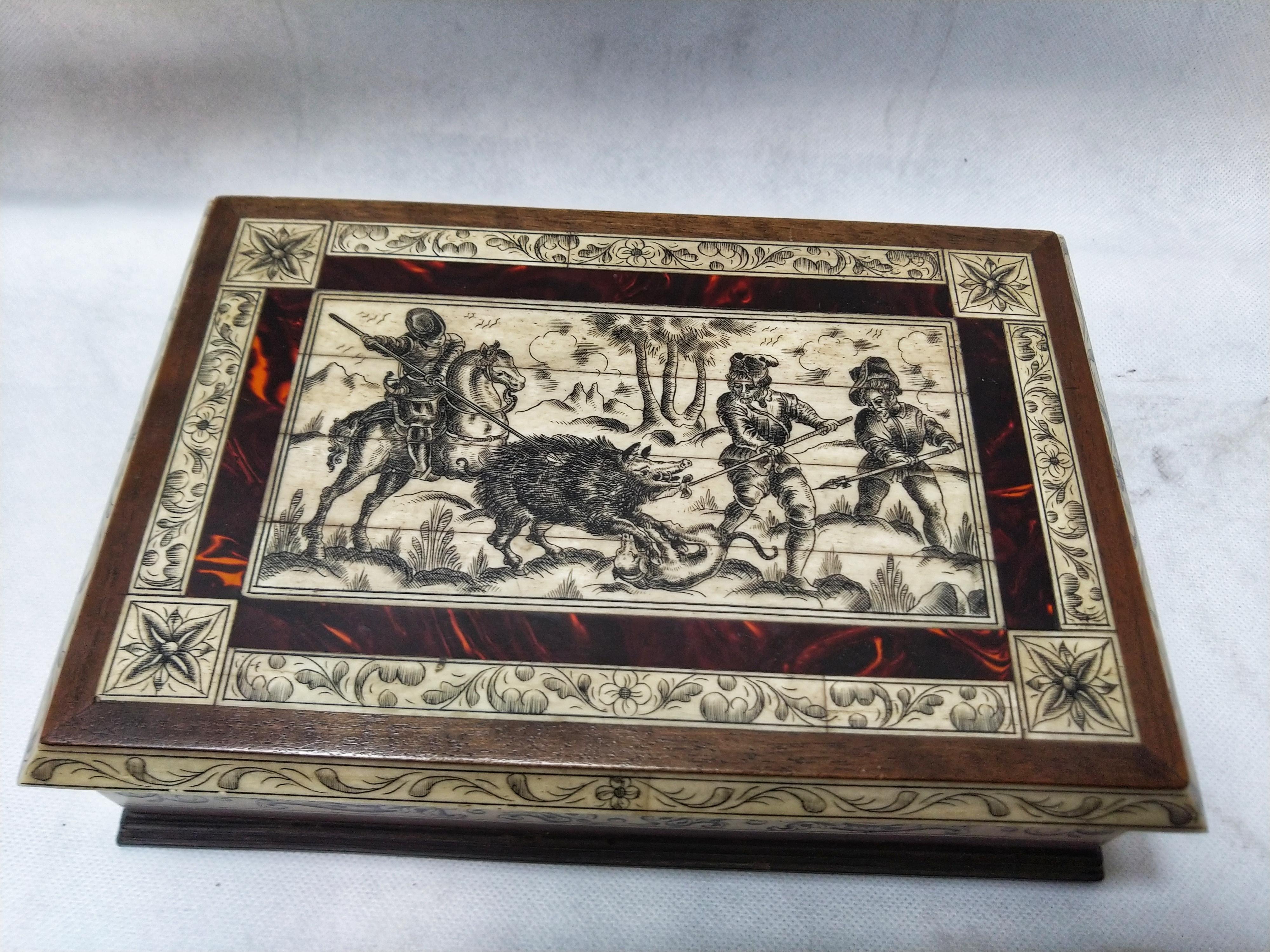 Neoclassical style box with a wild boar hunting scene. The scene is inside a frame of Tortoiseshell and bone drawn with floral motifs.