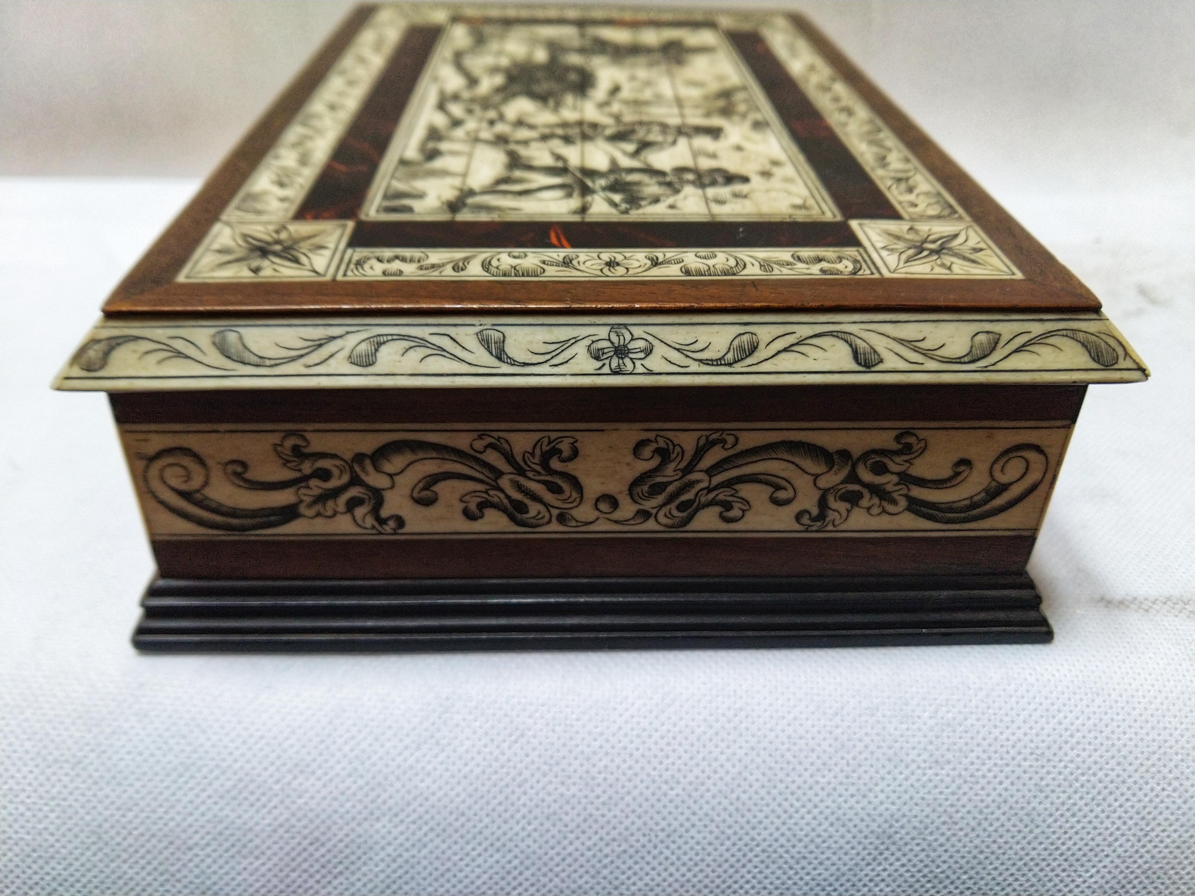 Early 20th Century Neoclassical Bone Walnut Tortoiseshell Italian-Spanish Box For Sale 3