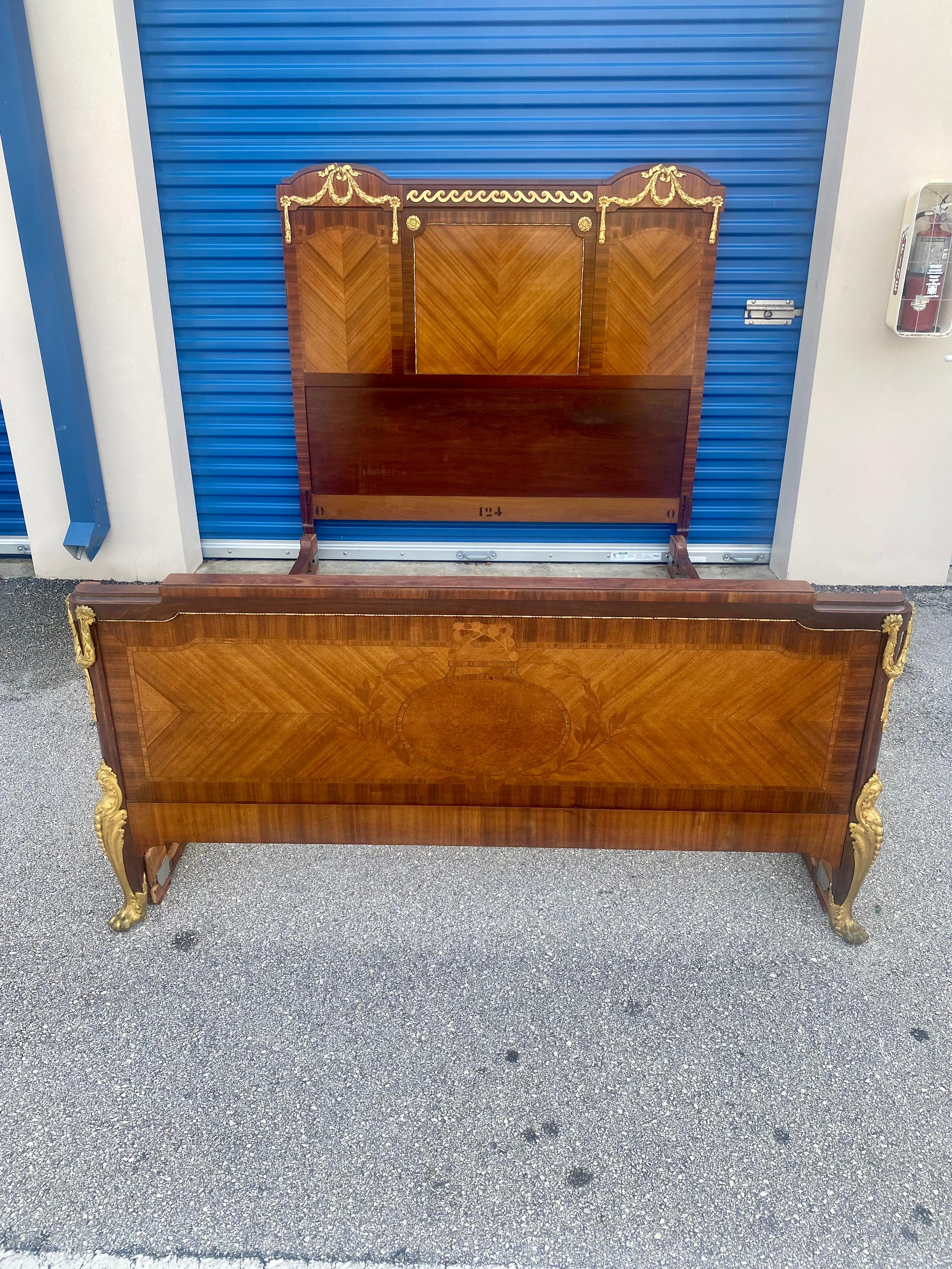 On offer on this occasion is one of the most stunning, bed frame you could hope to find. This is an ultra-rare opportunity to acquire what is, unequivocally, the best of the best, it being a most spectacular and beautifully-presented bed.