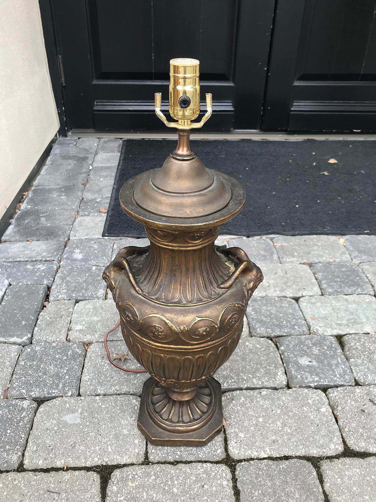 Early 20th Century Neoclassical Gilt Repousee Urn Lamp For Sale 1