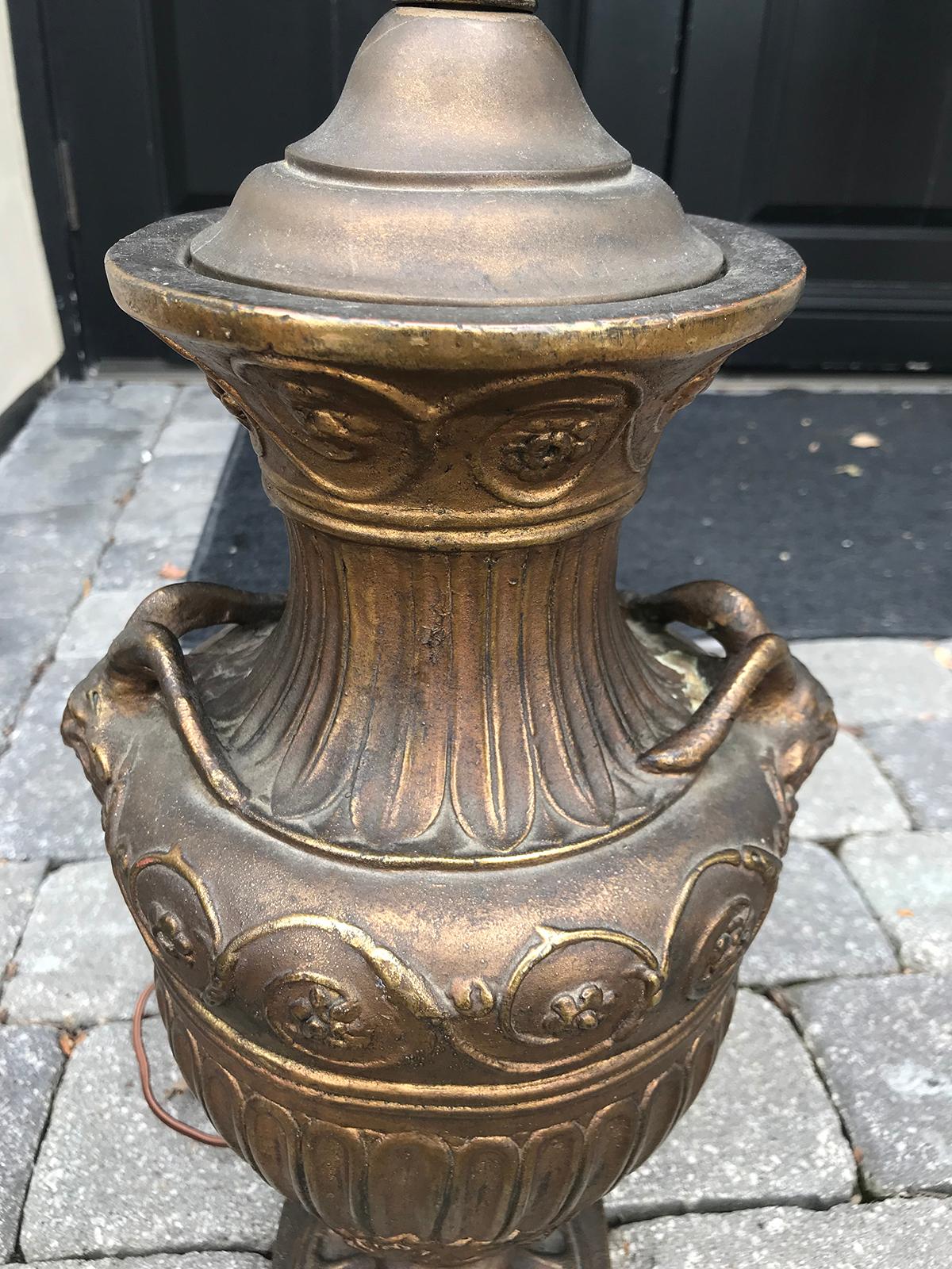 Early 20th Century Neoclassical Gilt Repousee Urn Lamp For Sale 2