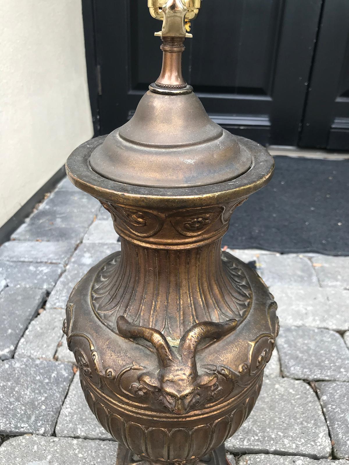 Early 20th Century Neoclassical Gilt Repousee Urn Lamp For Sale 3