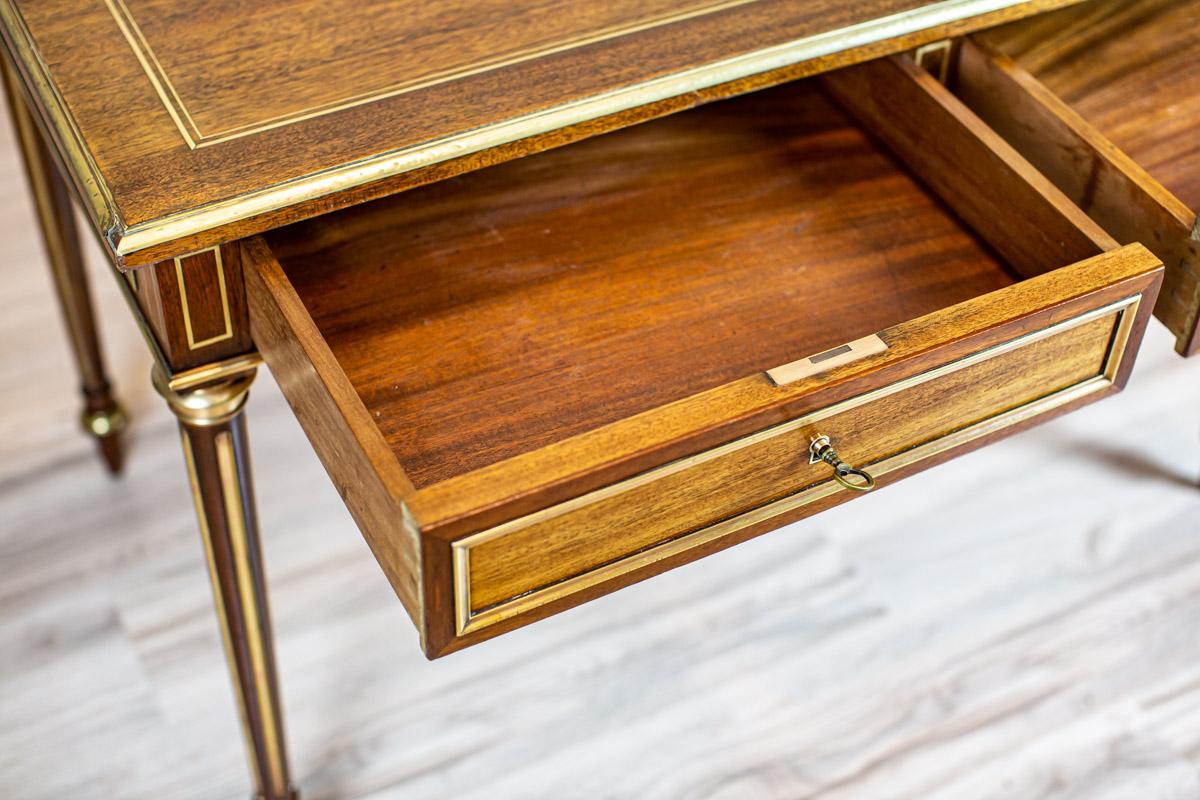 Early 20th-Century Neoclassical Writing Desk Inlaid with Brass For Sale 2