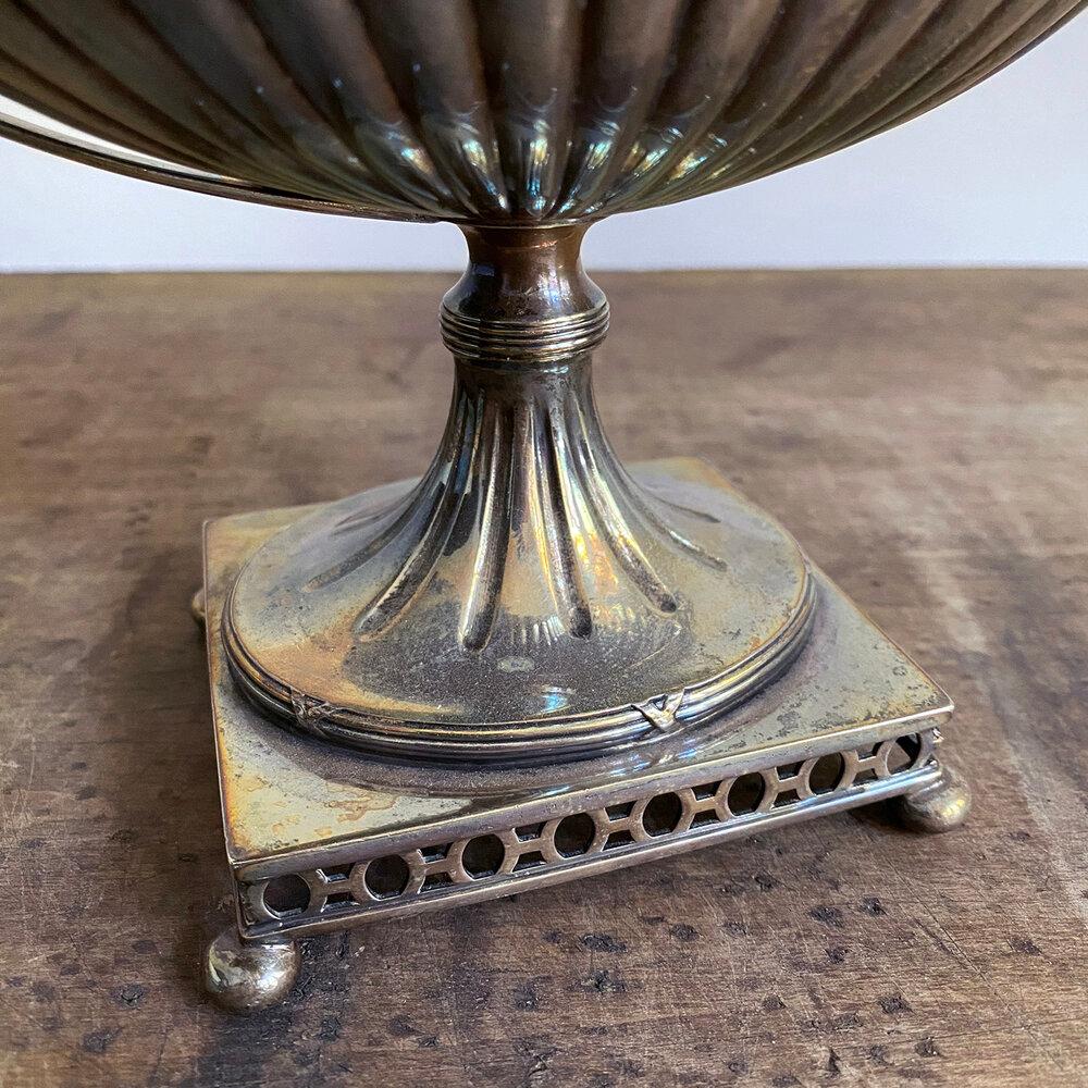 French Early 20th Century Neoclassical Revival Gilt Alpaca Silver Centerpiece For Sale