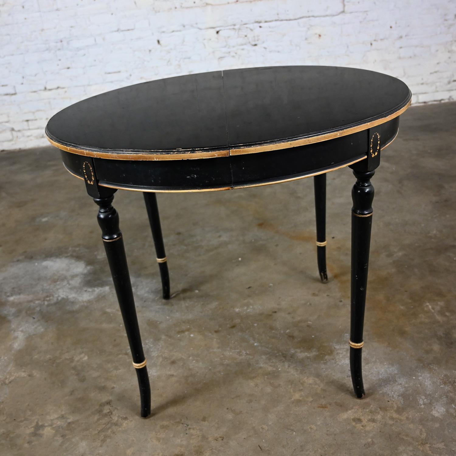 Early 20th Century Neoclassical Round Dining Table Black Age Distressed Finish  For Sale 6