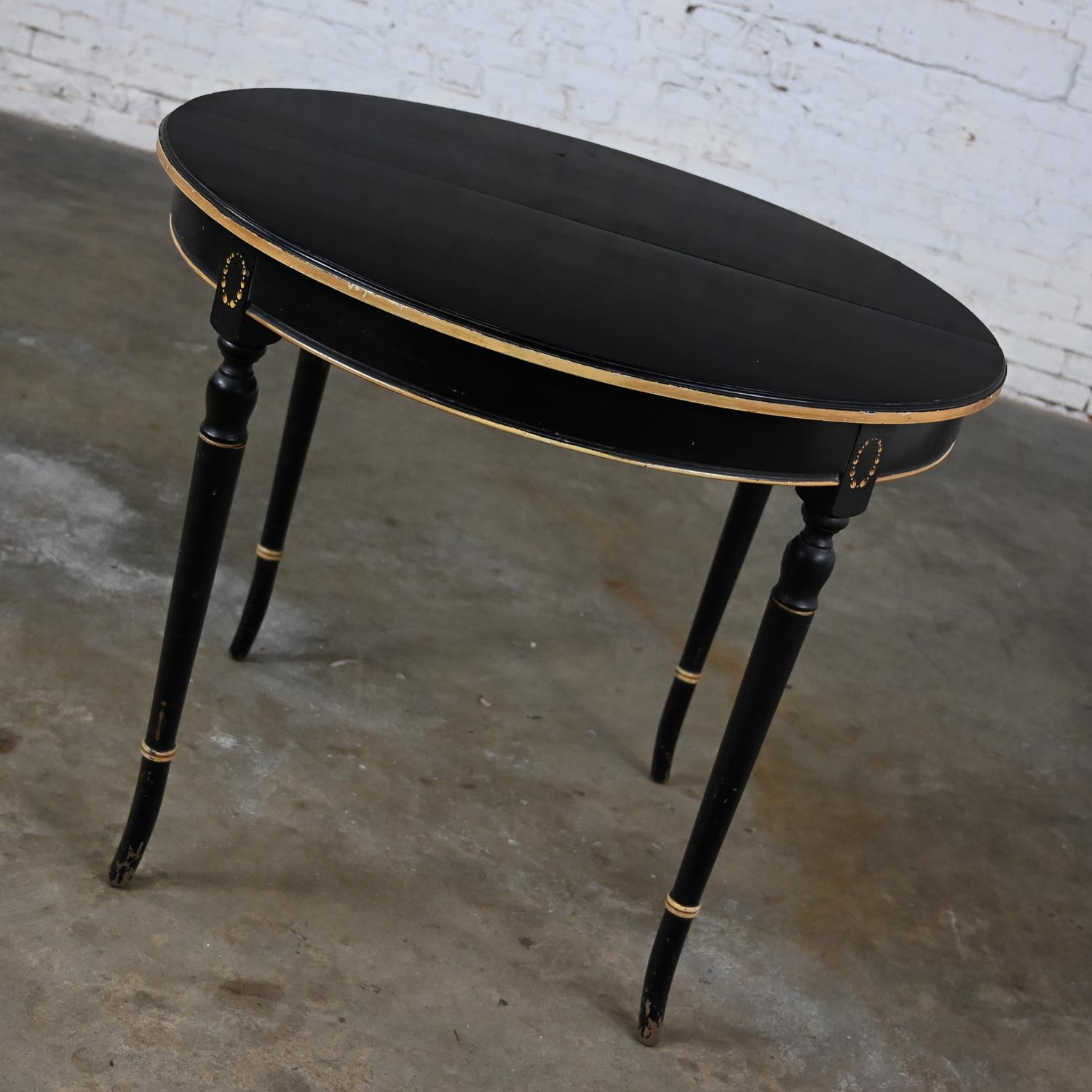 Early 20th Century Neoclassical Round Dining Table Black Age Distressed Finish  For Sale 12
