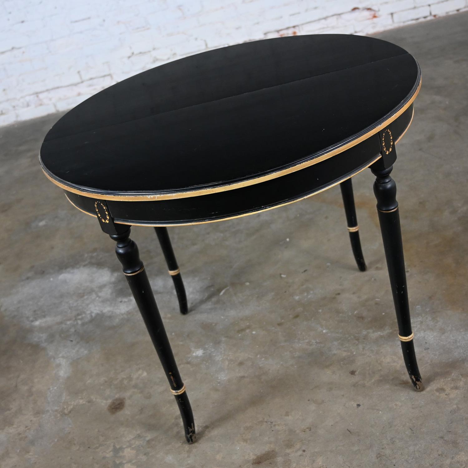 Early 20th Century Neoclassical Round Dining Table Black Age Distressed Finish  For Sale 13