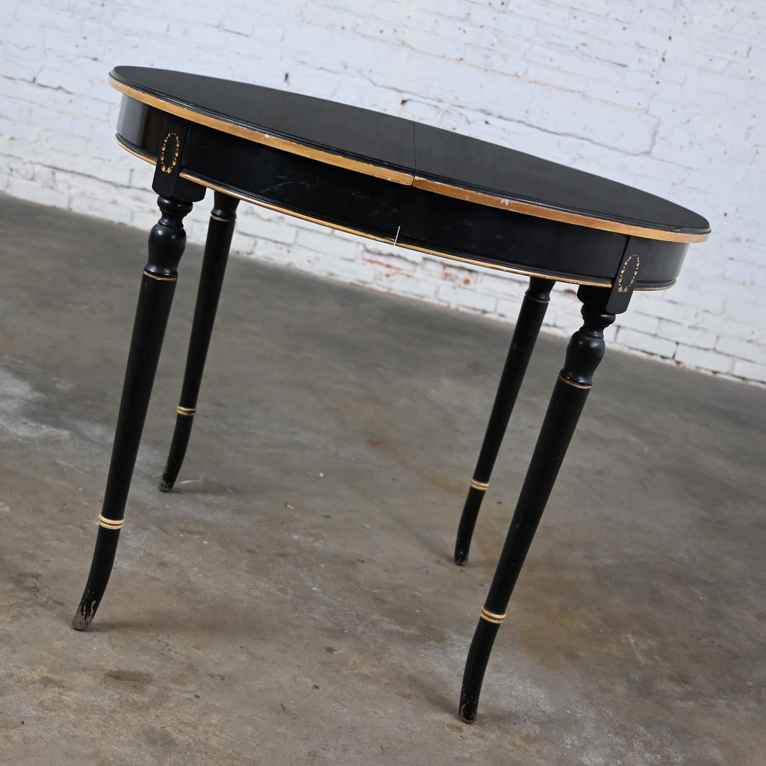 Early 20th Century Neoclassical Round Dining Table Black Age Distressed Finish  In Good Condition For Sale In Topeka, KS