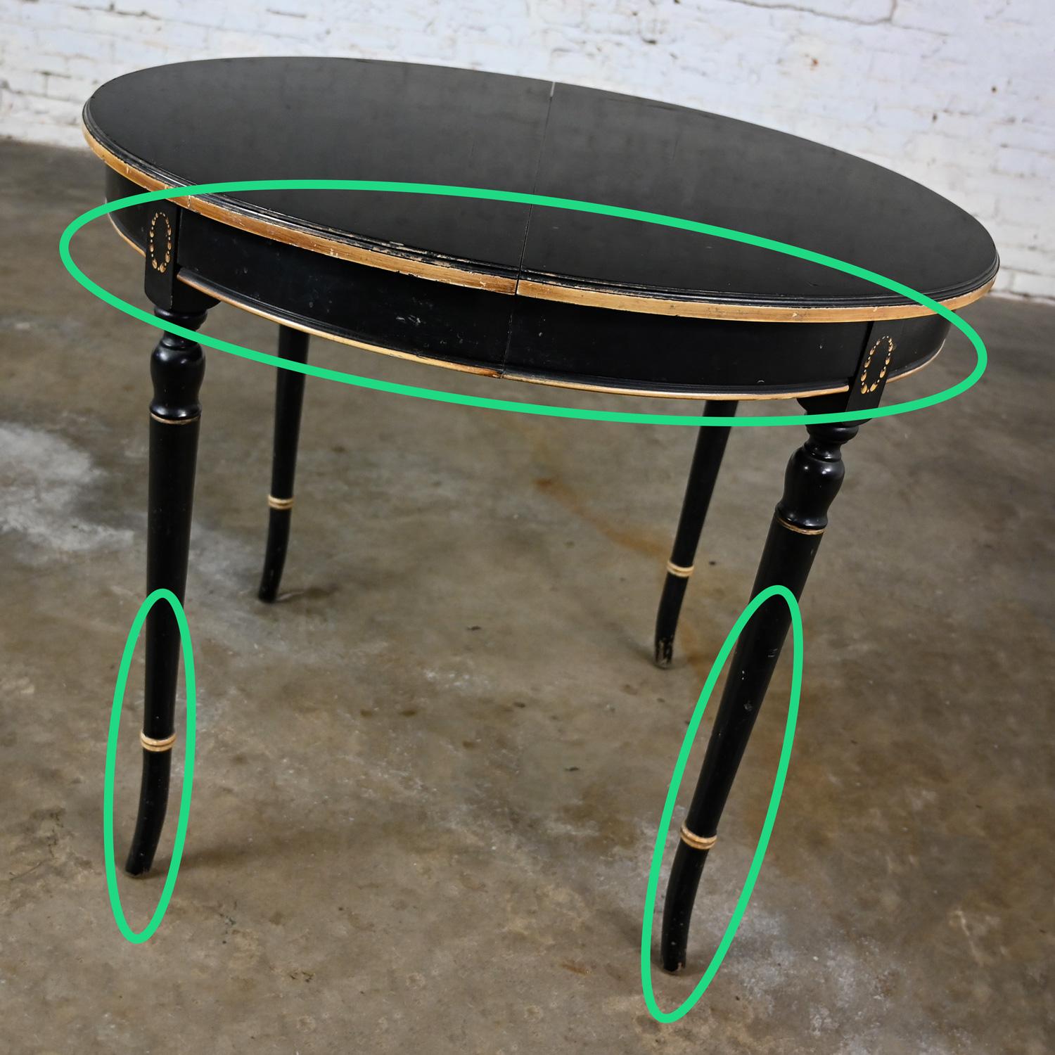 Early 20th Century Neoclassical Round Dining Table Black Age Distressed Finish  For Sale 3