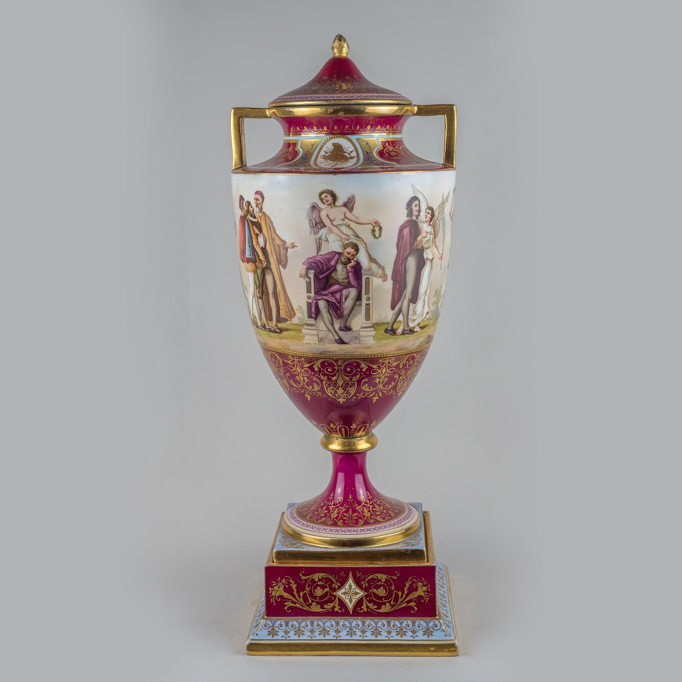 Neoklassizistische Royal Vienna Porcelain Urnen mit Deckel aus dem frühen 20. (Österreichisch) im Angebot
