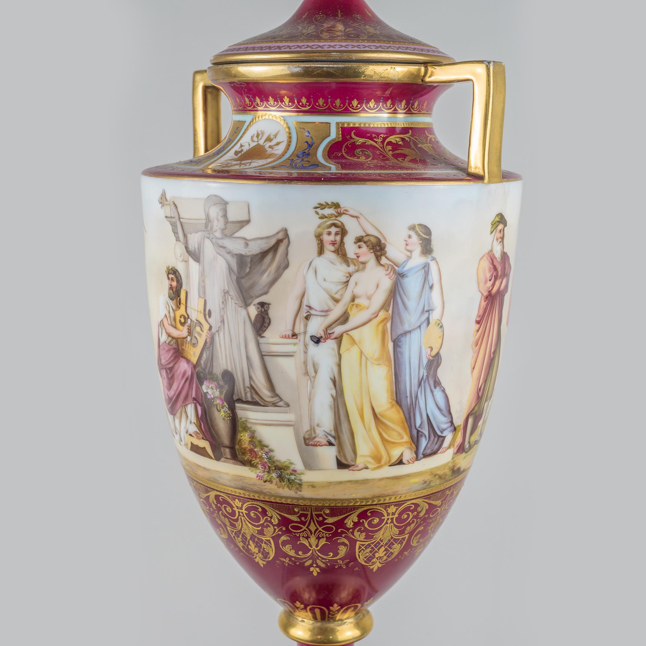 Neoklassizistische Royal Vienna Porcelain Urnen mit Deckel aus dem frühen 20. im Zustand „Gut“ im Angebot in New York, NY