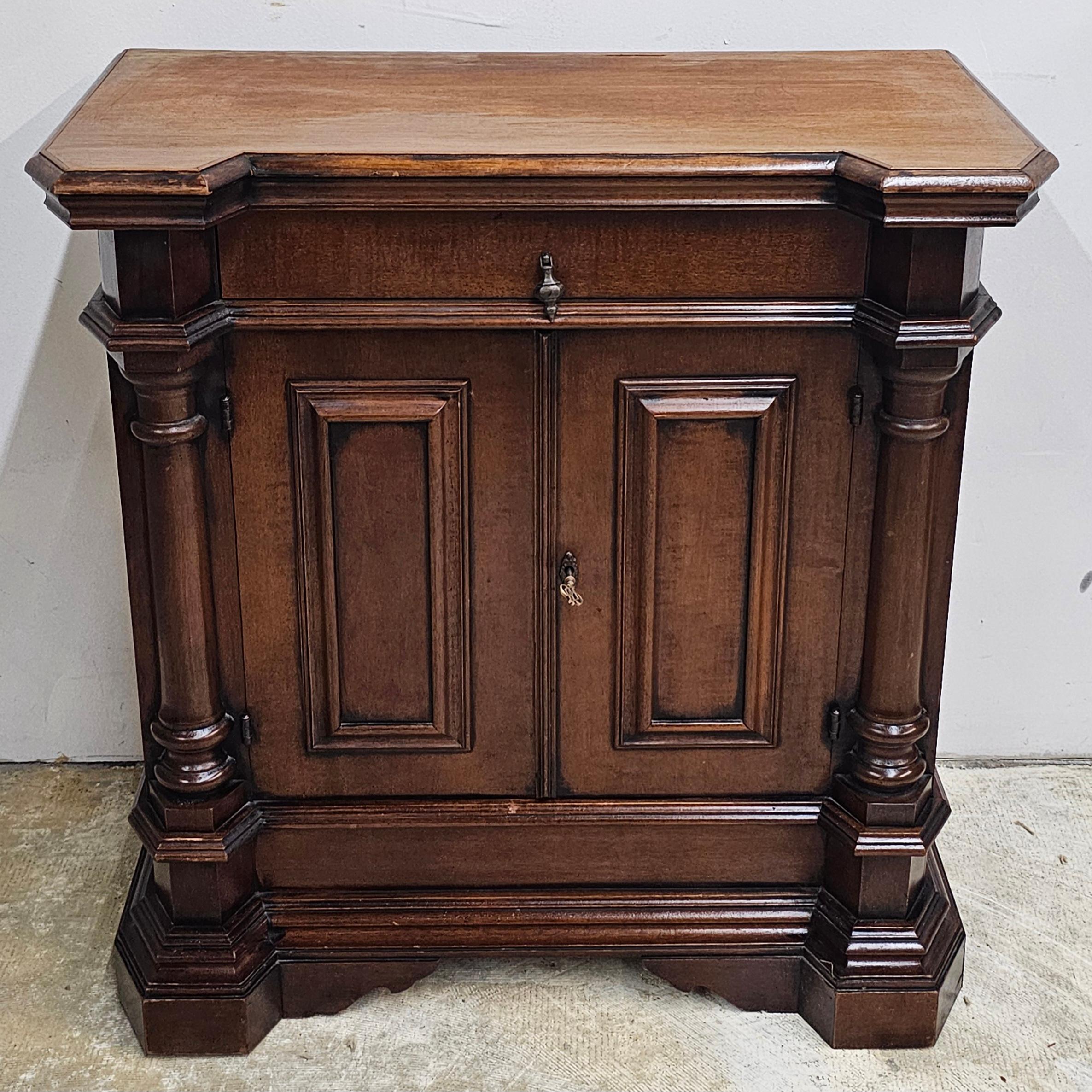 Sconosciuto Mobile laterale in stile neoclassico in Oak Oak dei primi del Novecento in vendita