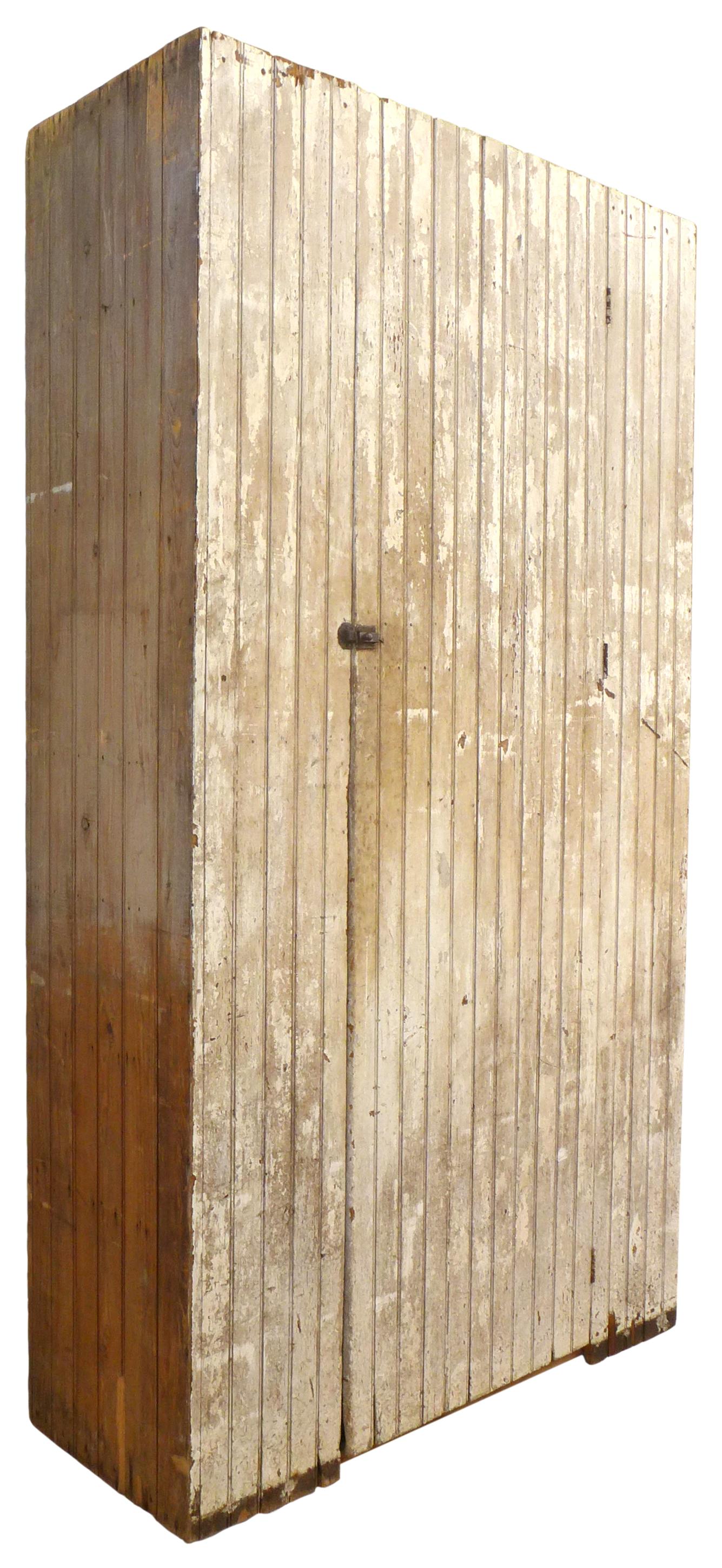 Early 20th Century New England Primitive Cupboard In Distressed Condition For Sale In Los Angeles, CA