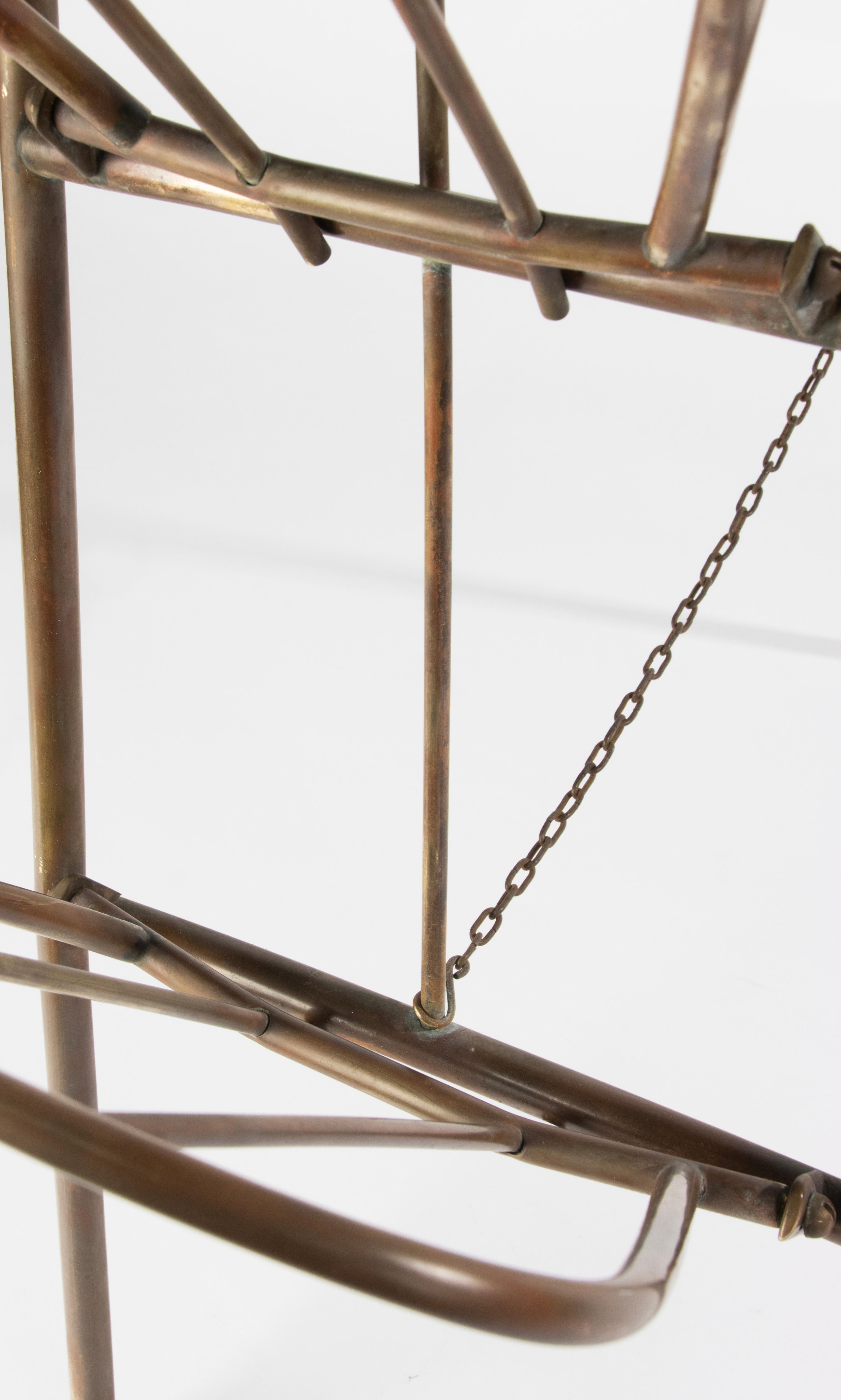Scaffale per giornali e riviste dei primi del Novecento - Rame  - Treppiede in vendita 8