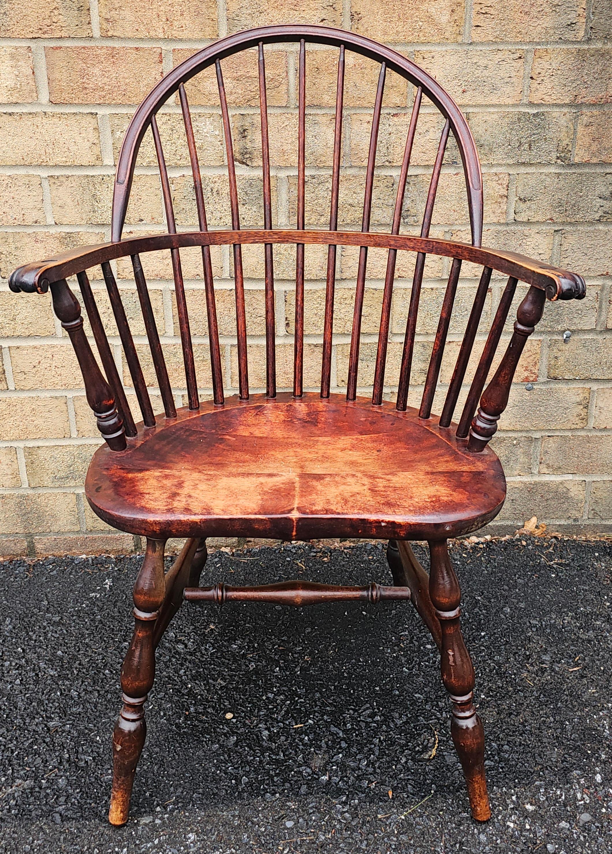 Sillón Windsor de principios del siglo XX Nichols & Stone Barely Back clásico estadounidense en venta