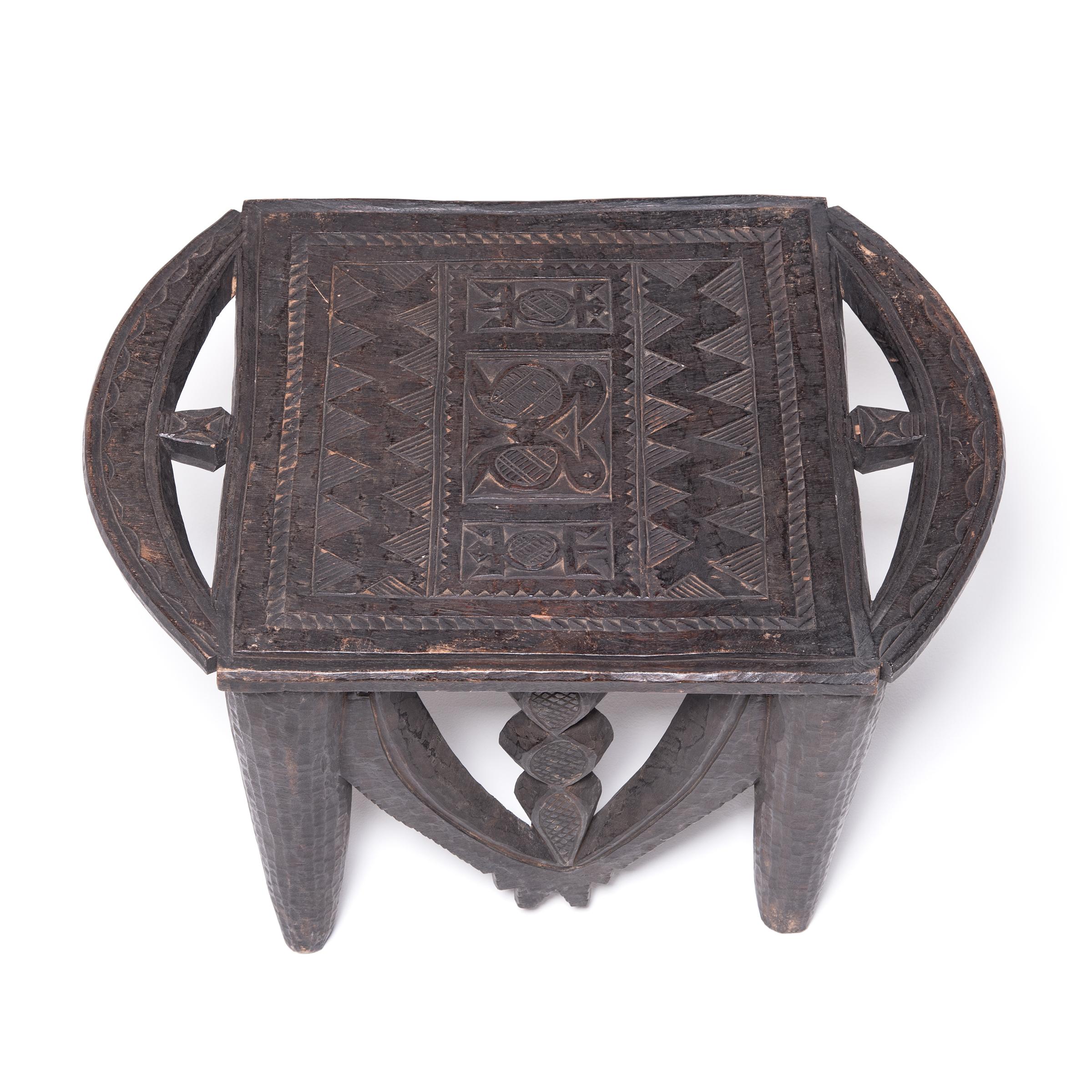 Early 20th Century Nigerian Nupe Stool with Animal Motifs In Good Condition In Chicago, IL