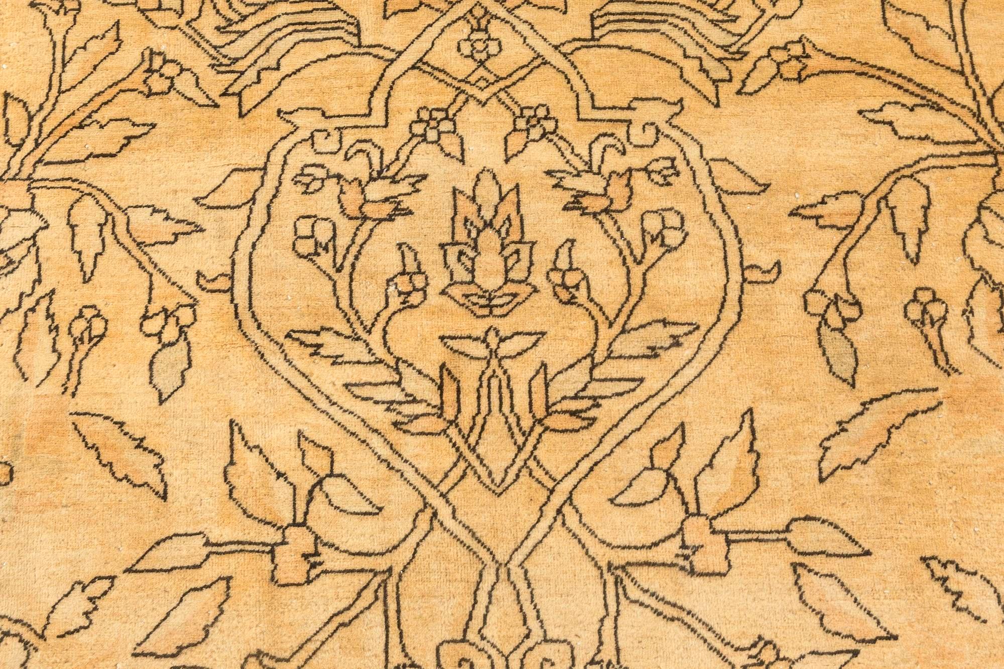 Anfang des 20. Jahrhunderts handgefertigter nordindischer Botanischer Wollteppich.
Größe: 17'8