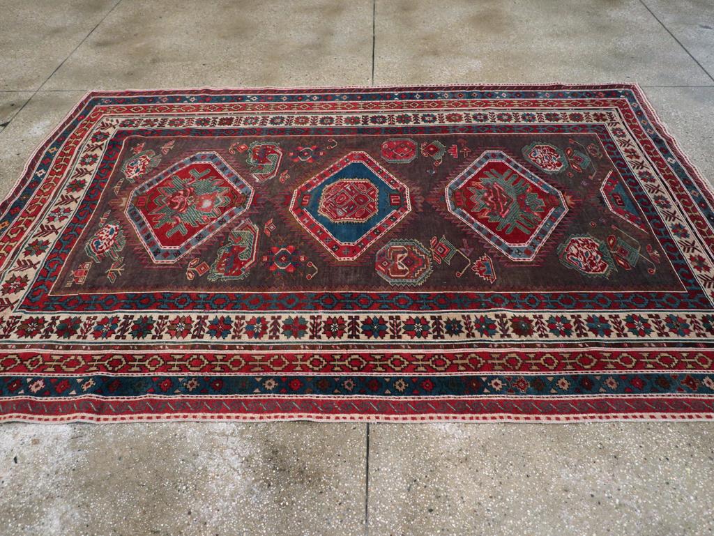 Alfombra de acento tribal persa del noroeste de principios del siglo XX Persa en venta