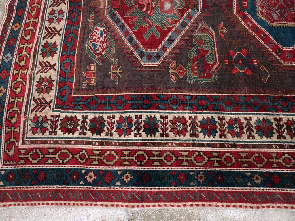 Alfombra de acento tribal persa del noroeste de principios del siglo XX Anudado a mano en venta