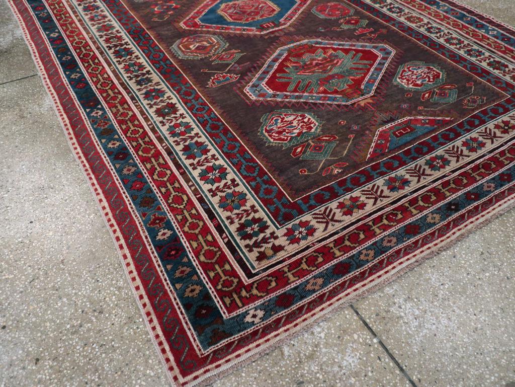 Alfombra de acento tribal persa del noroeste de principios del siglo XX en Excelente estado para la venta en New York, NY