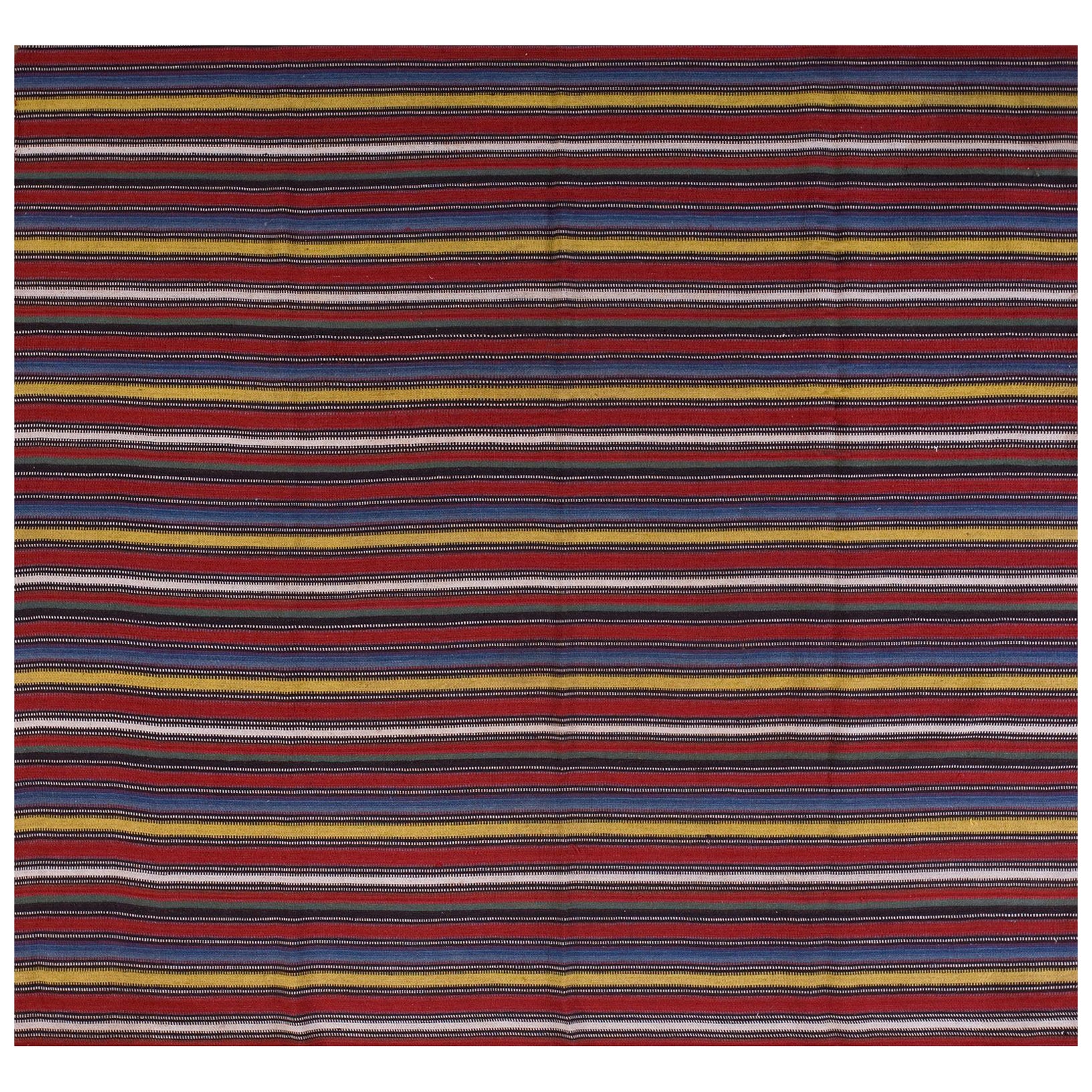 Frühes 2-oth-Century N.W. Persisches Flachgewebe ( 6' x 6'6" - 183 x 198) im Angebot