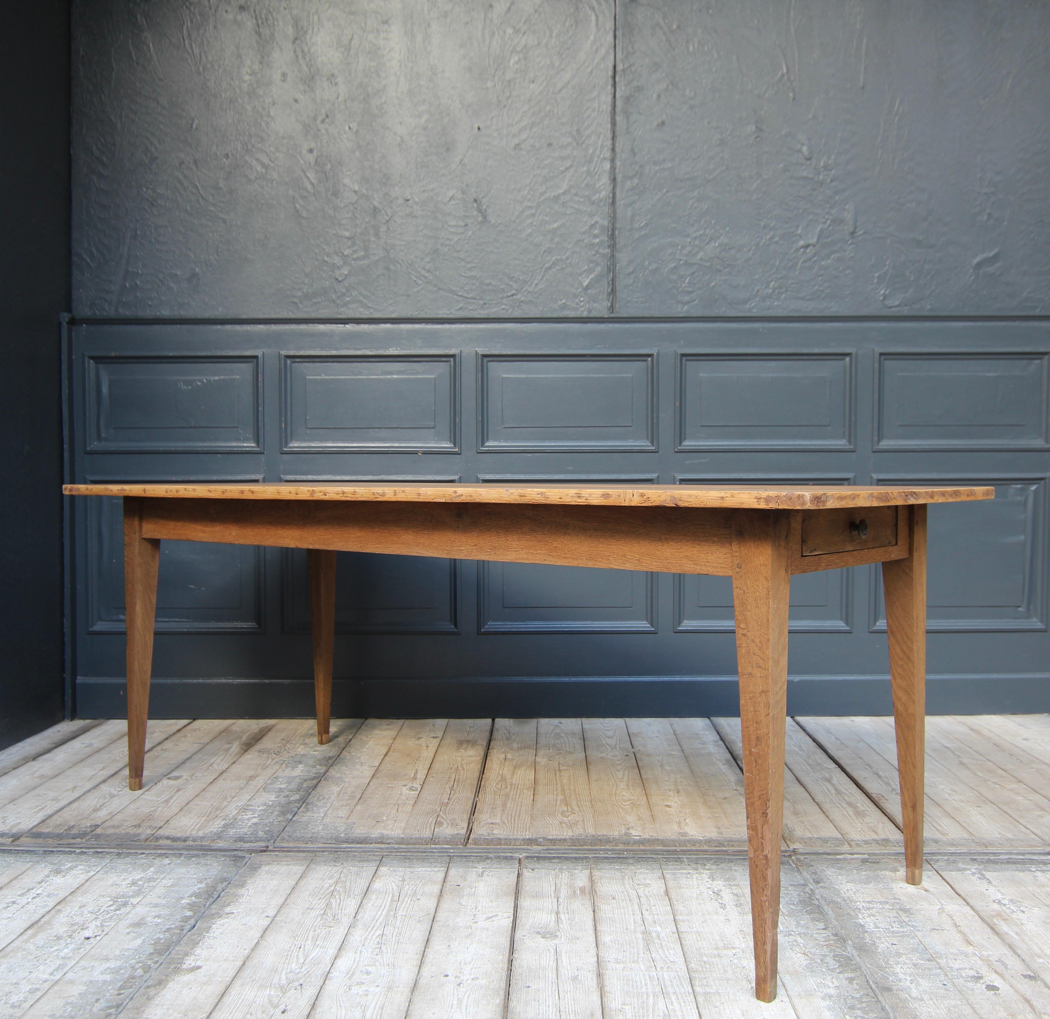 Early 20th Century Oak and Pine Table For Sale 10