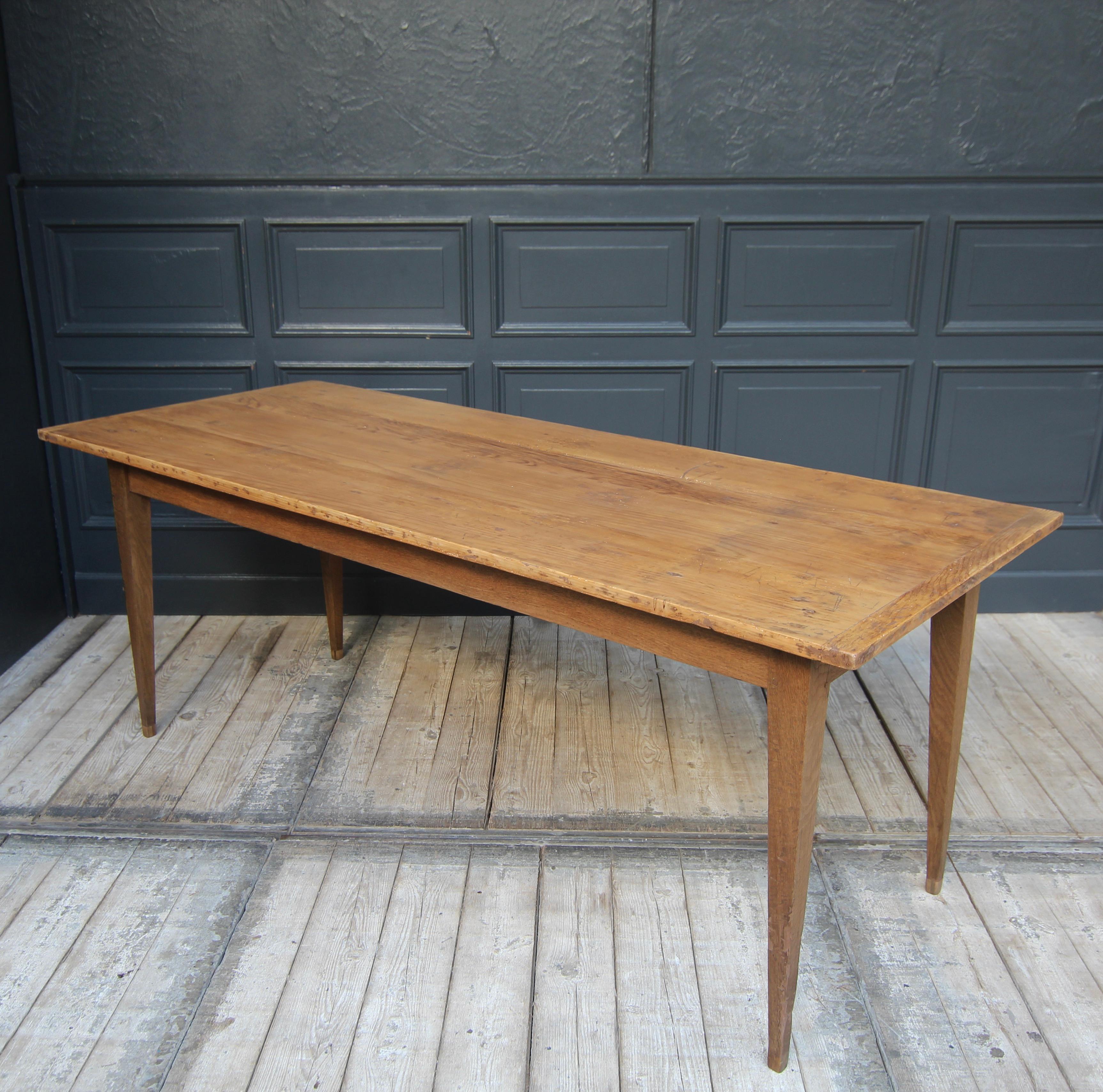 Early 20th Century Oak and Pine Table For Sale 11