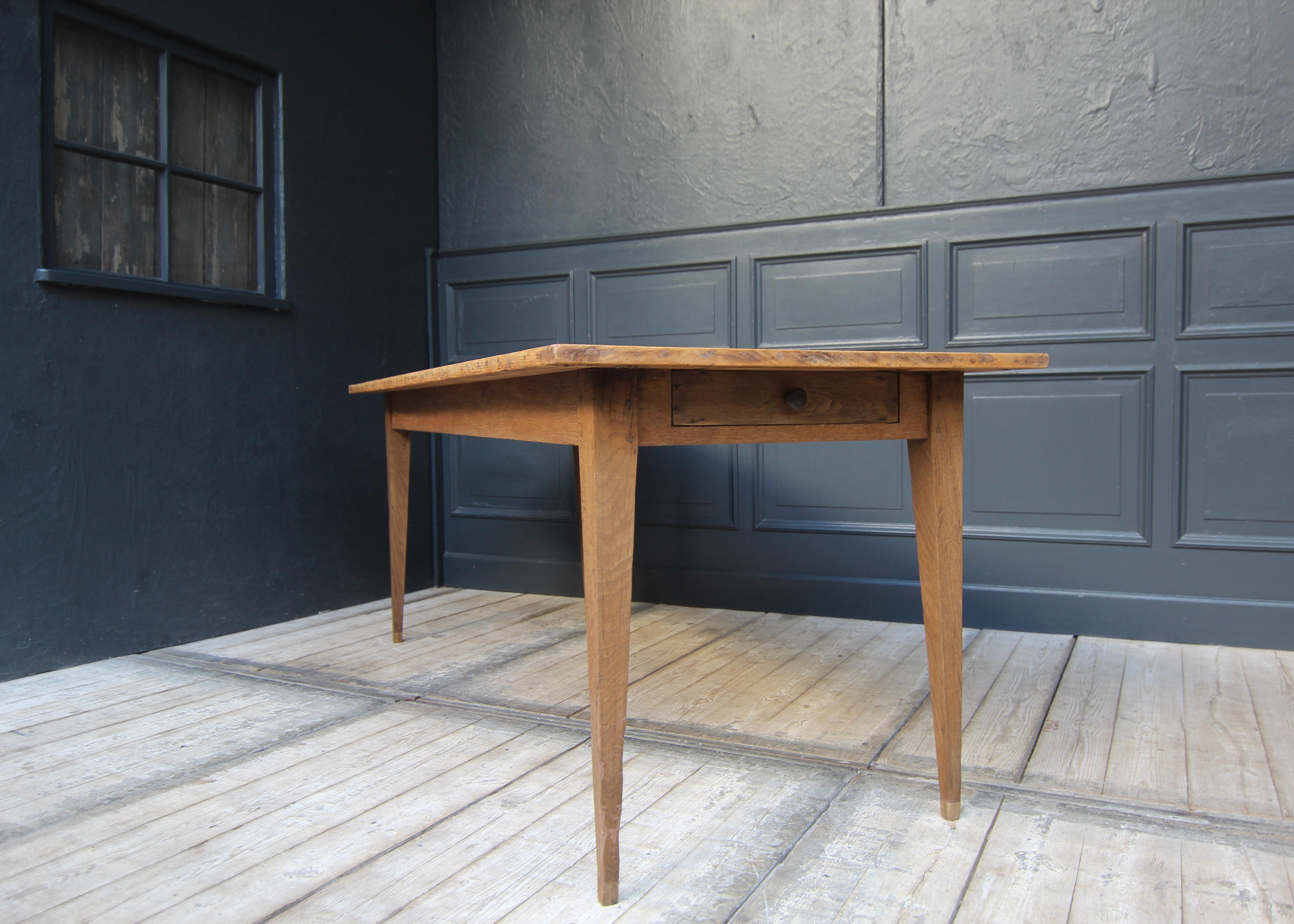 Early 20th Century Oak and Pine Table For Sale 12
