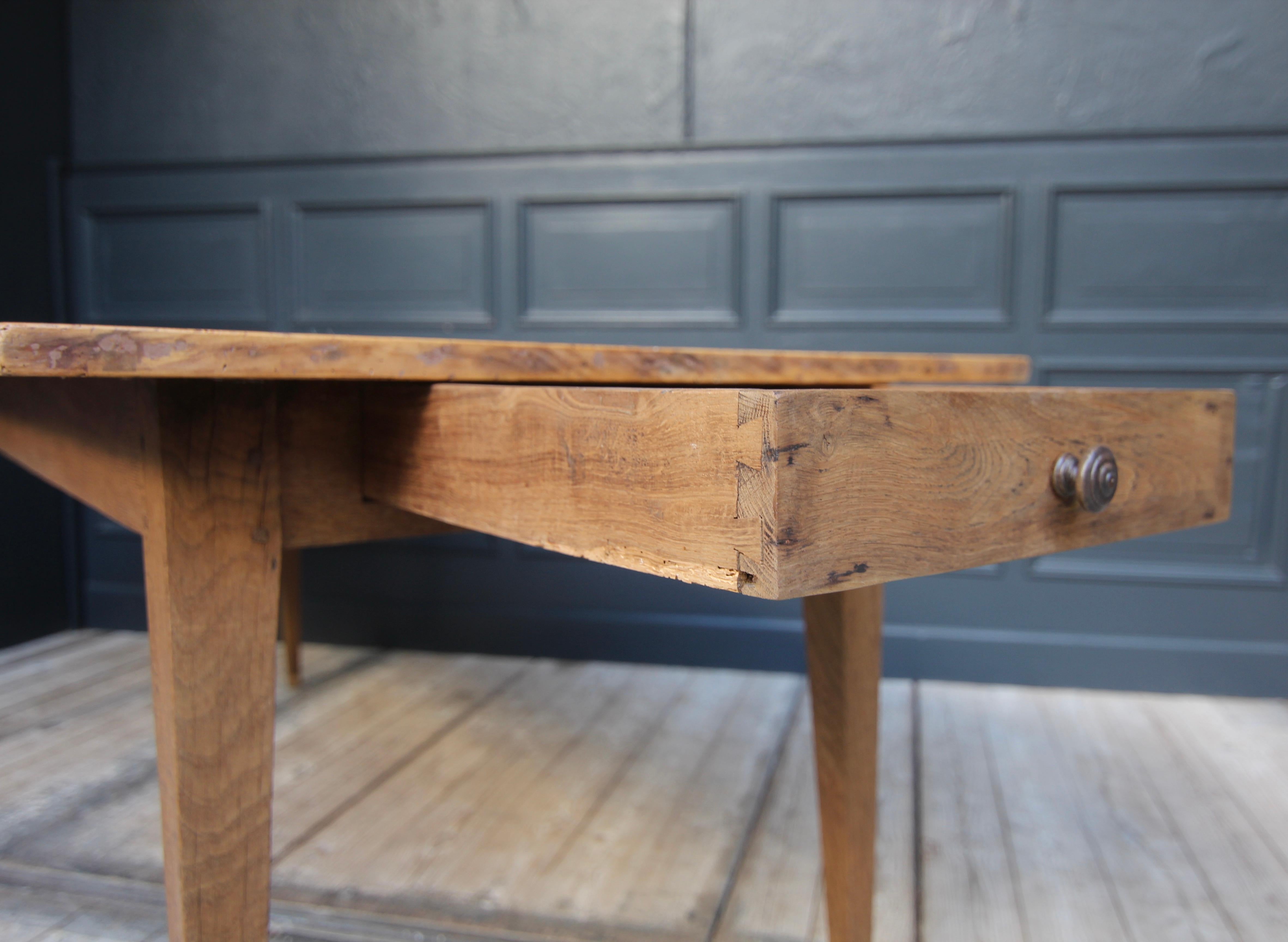 Early 20th Century Oak and Pine Table For Sale 13